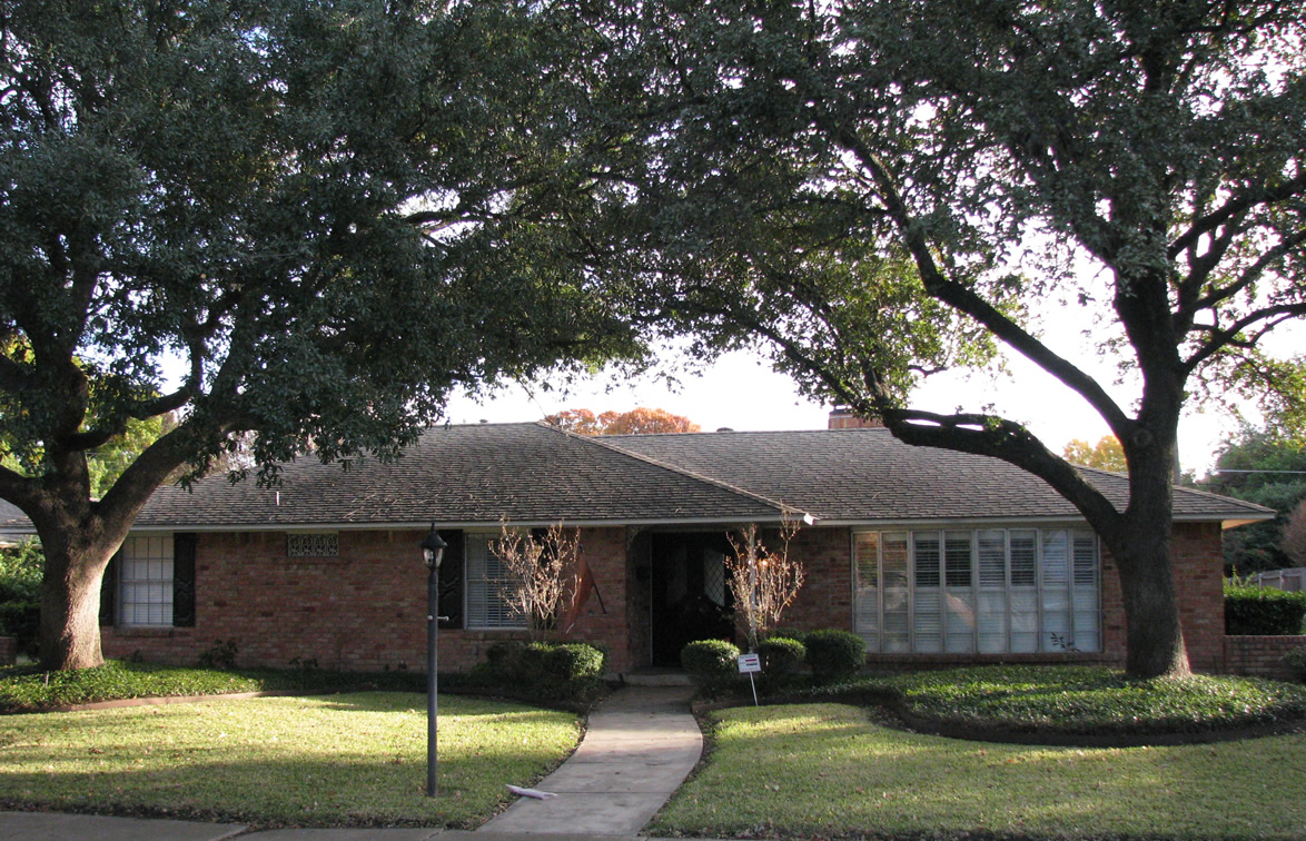 3224 Chapel Downs Dallas TX 75229 Front2.jpg