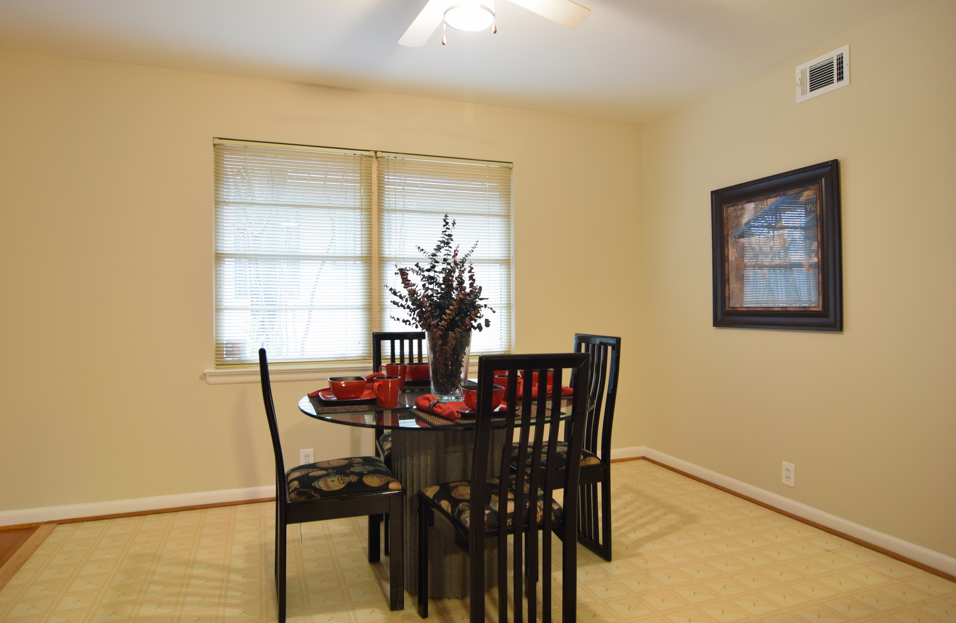 Breakfast Area 2716 Woodmere Dallas TX 75233.jpg