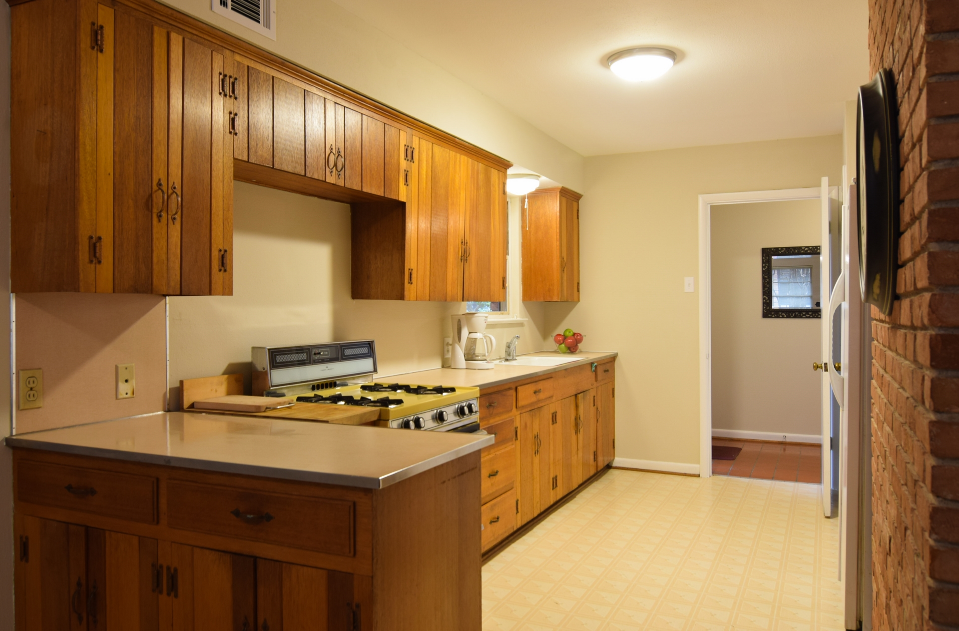 Kitchen 2716 Woodmere Dallas TX 75233.jpg