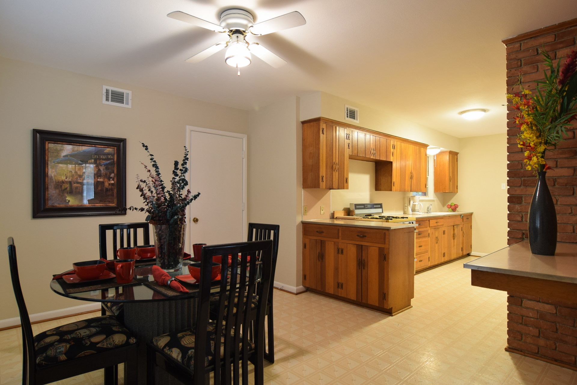 Kitchen & Breakfast 2716 Woodmere Dallas TX 75233.jpg