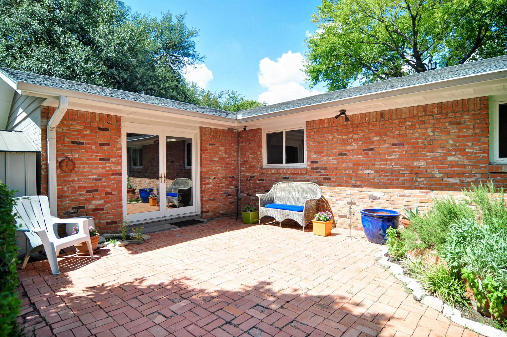  Great patio off living room 