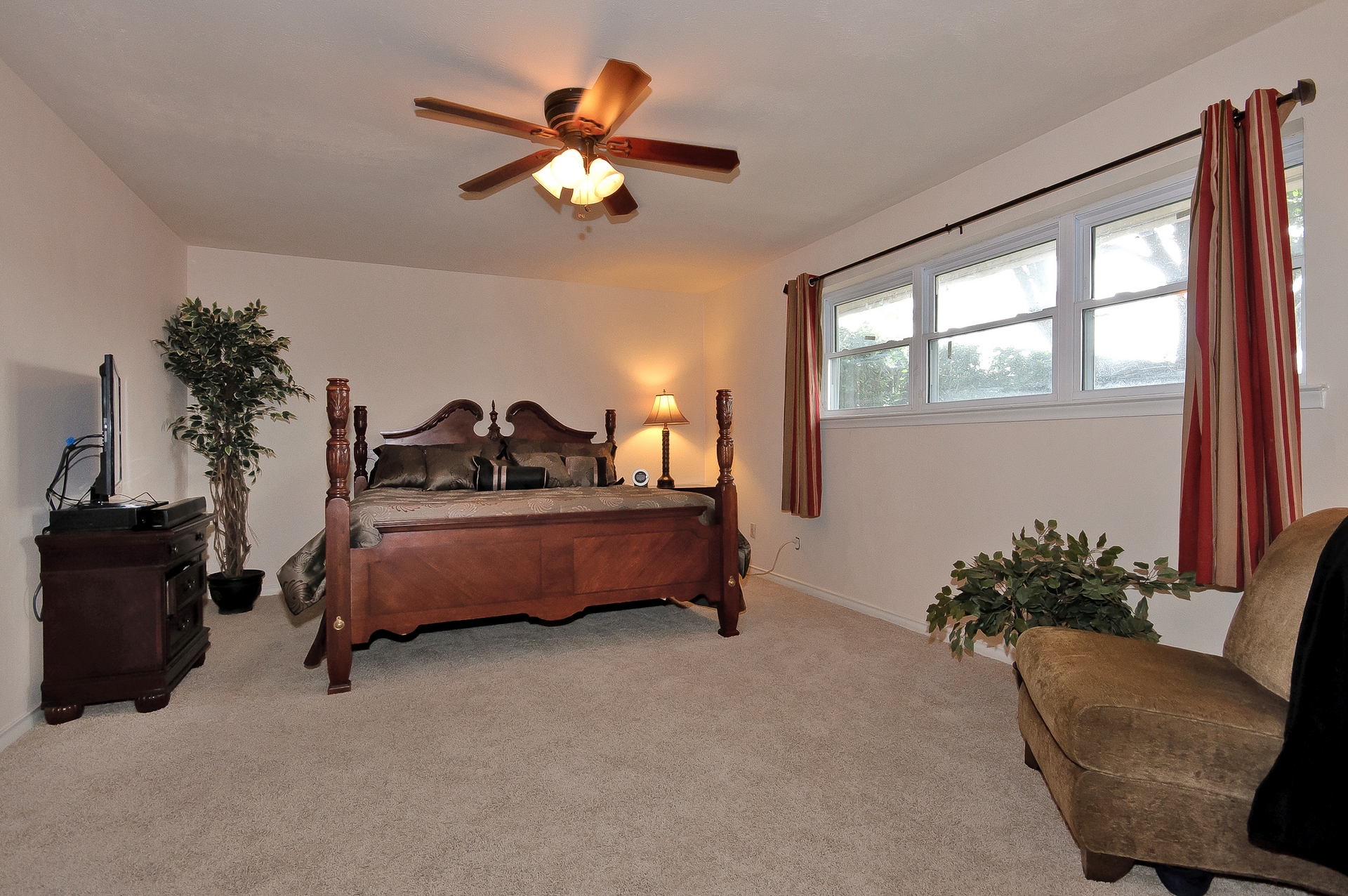 10414 Carry Back Cir Master Bedroom.jpg