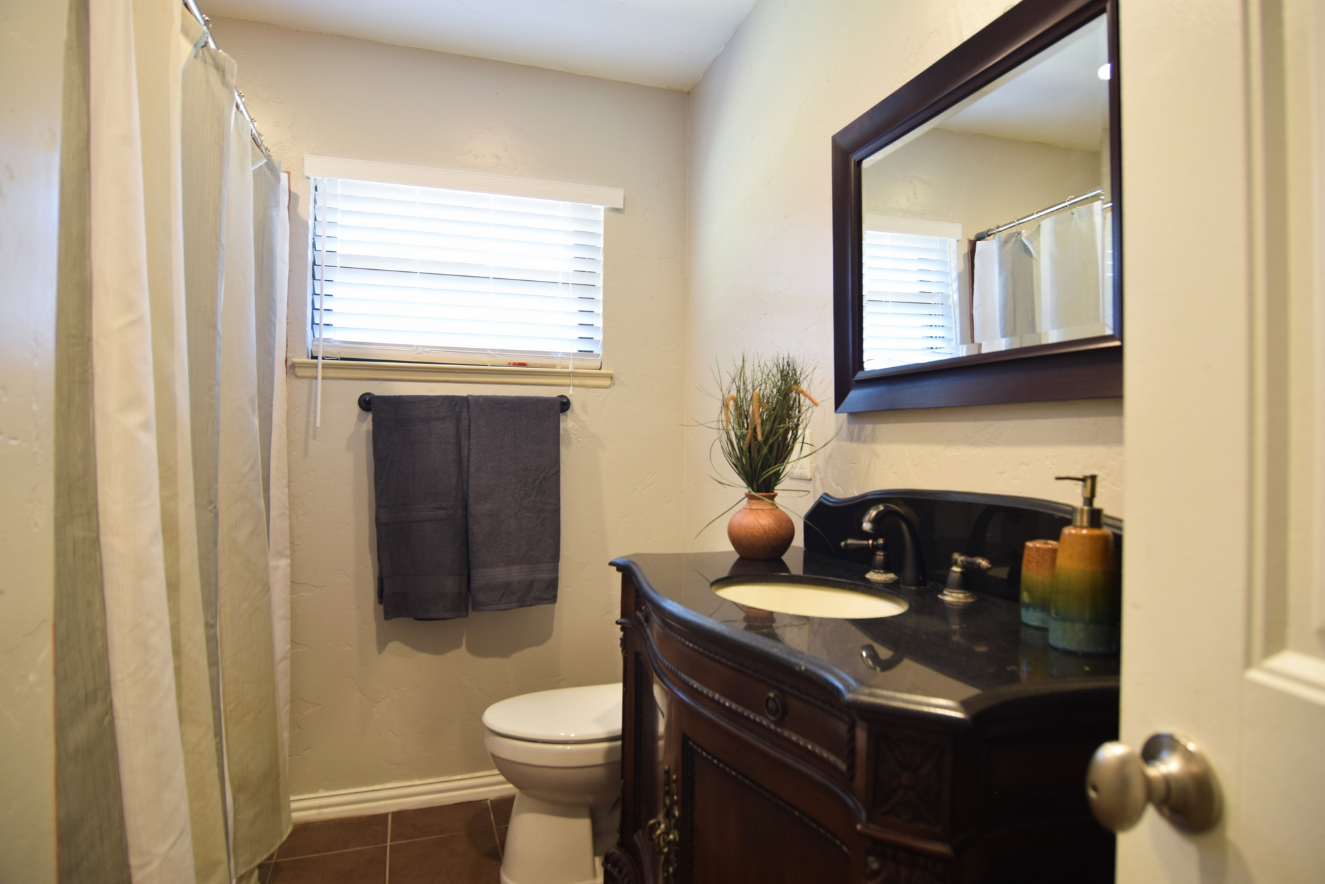 Bath2 3112 Catamore Dr Dallas TX 75229.jpg