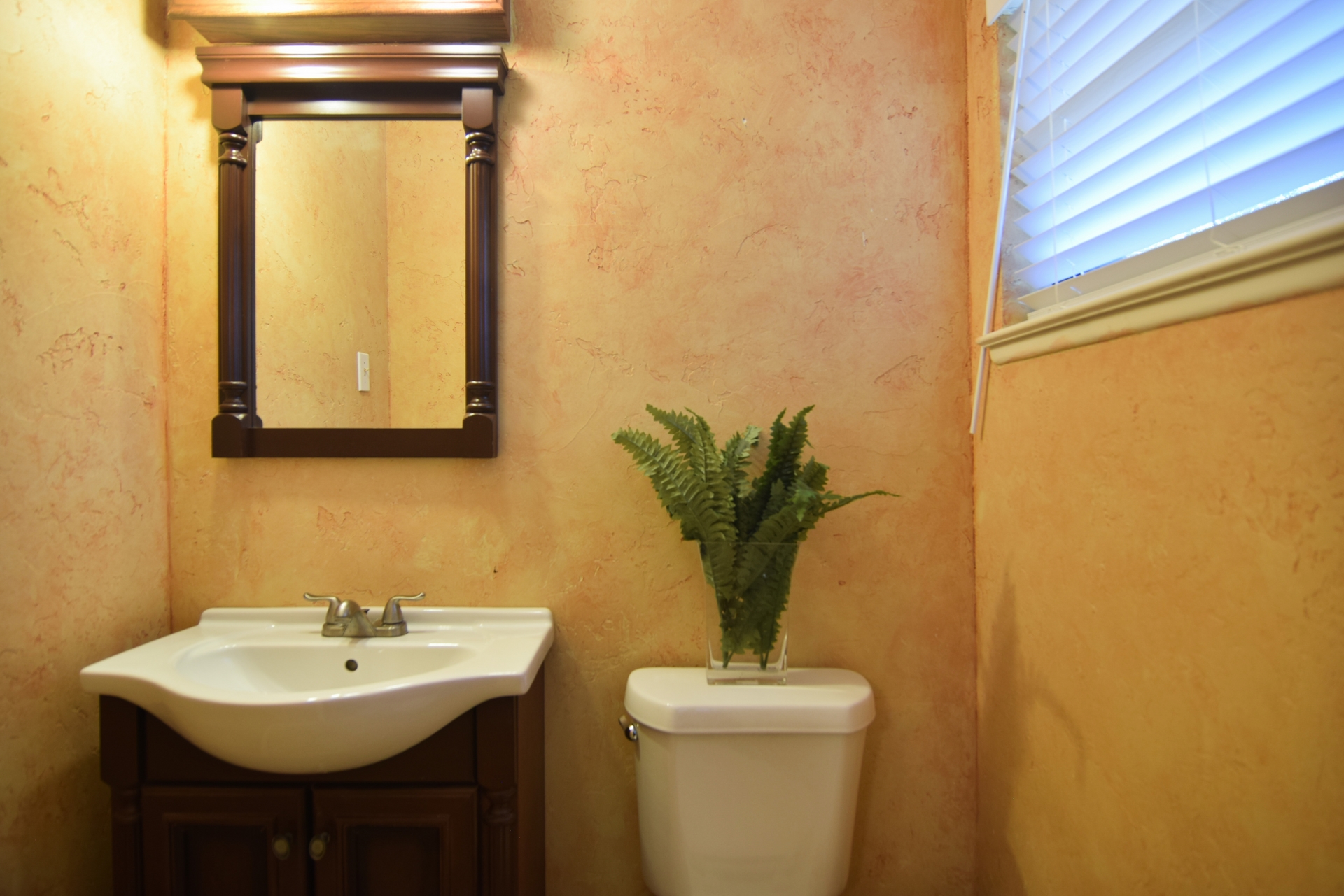 Bath1 3112 Catamore Dr Dallas TX 75229.jpg