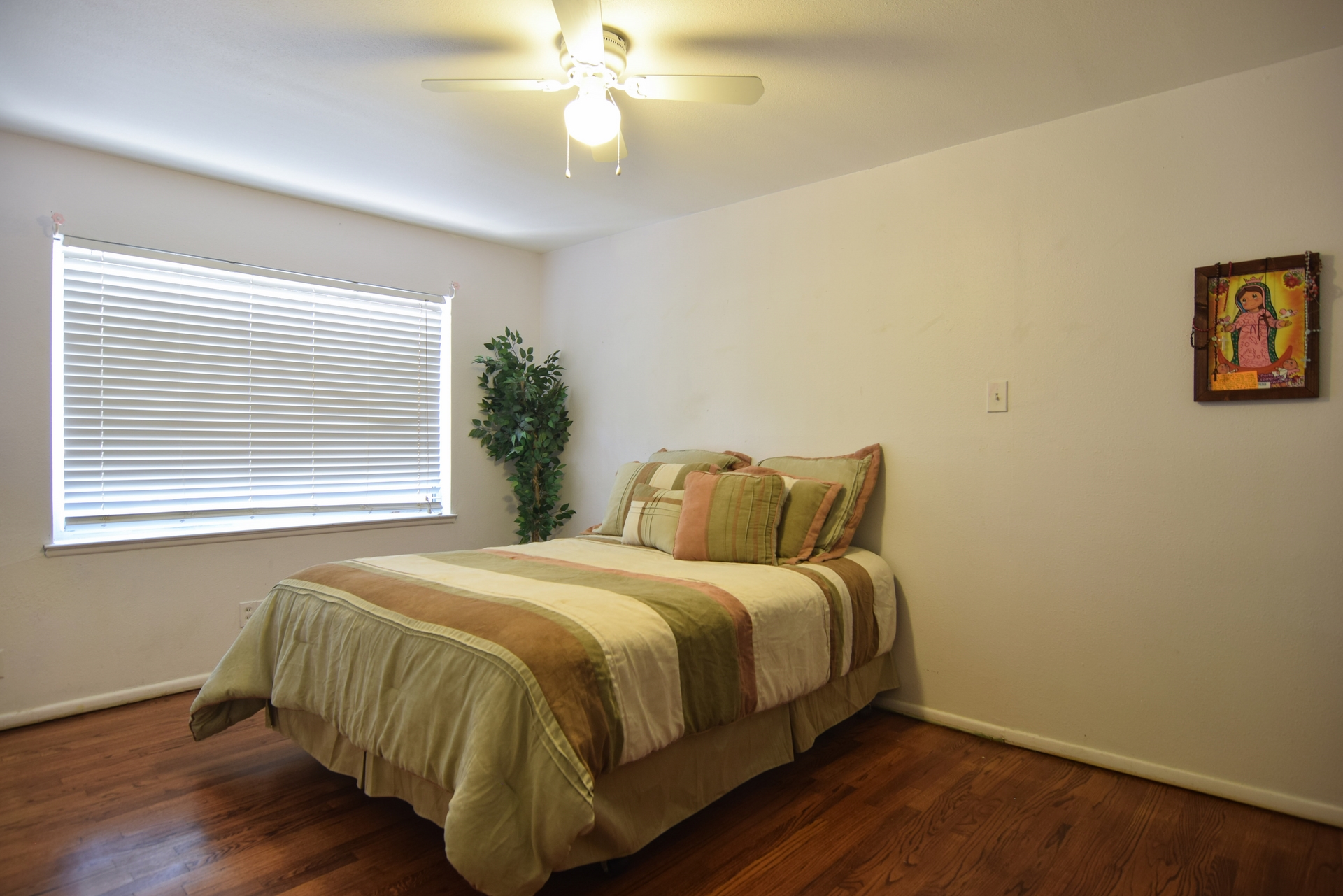 Bed2 3112 Catamore Dr Dallas TX 75229.jpg