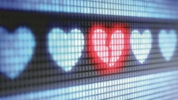 LOVEFRAUD Manus | 30 min | En ensam man kämpar för mötet med sin utländska internetromans, men misstankarna om att det är en bedragare blir en olidlig dragkamp mellan hopp och misstro.