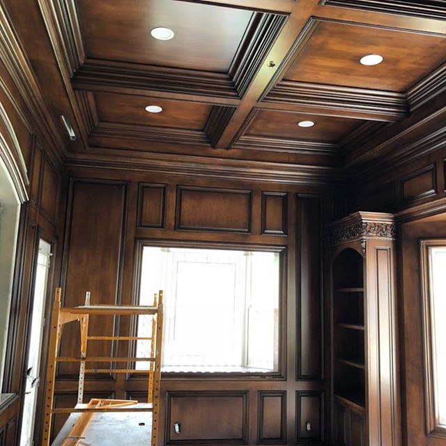 Library....there&rsquo;s that Kyno magic in the geometry. Detailing and alignments for the ceiling coffers, crown and wall paneling....executed with precision and determination! @townandcountrymag @archdigest @luxemagazine #wood #ceilingdesign