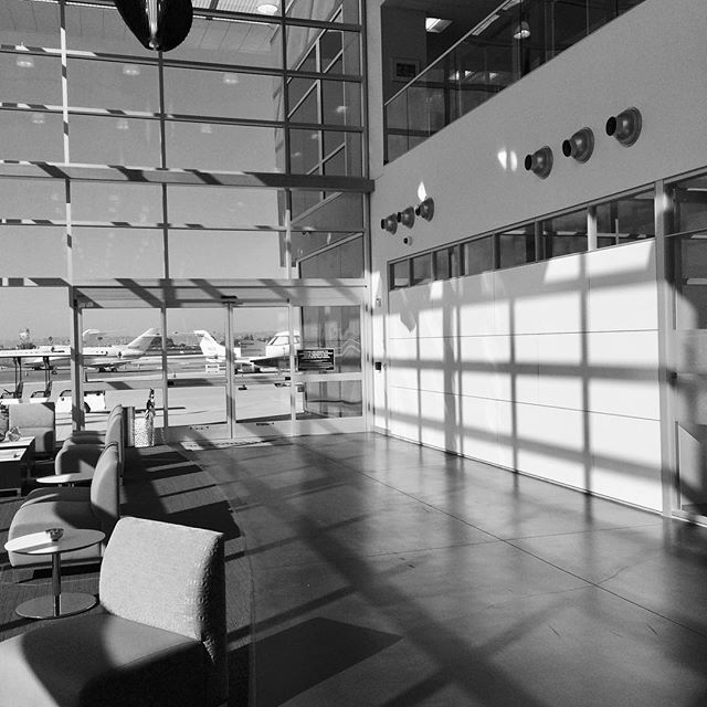 Light chasing shadows.  #interiordesign #sandiego #aviation @luxemagazine @womeninaviation @dirtt