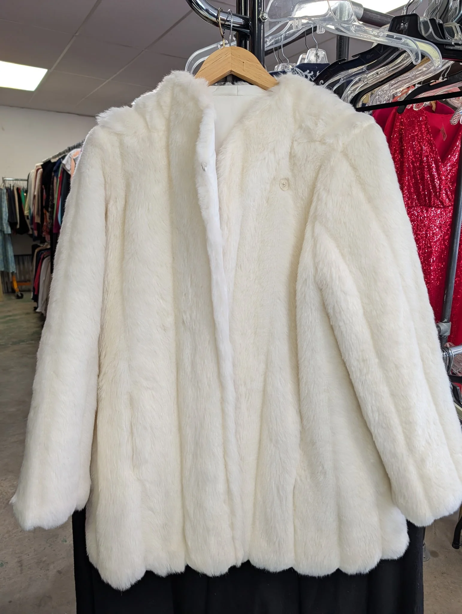 Here's a sneak peak of some of the coats and capes we'll for sale this weekend! Friday-Sunday Noon-4PM. 8836 Oak Street.

#vintageclothingforsale #vintageclothingstore #vintagecoats #oakstreetnola #oakstreetneworleans #vintageclothing #vintageclothin