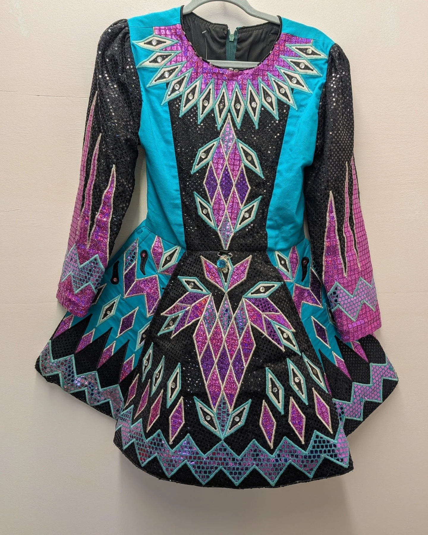 Here's an example of some of the fun costume things we carry. New stuff comes out every weekend!

#vintagestyle #vintageshop #vintageclothing #costumes #mardigras #oakstreetnola