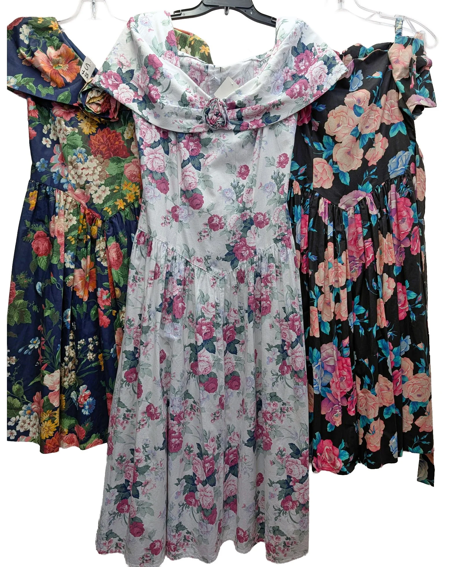 Our Second Saturday Sale will feature Floral Frocks! 🌼🌺🌸 Plus Spring hats, purses and other accessories. Saturday, March 14 noon to 4pm. 

#vintagestyle #vintageshop #vintageclothing #costumes  #oakstreetnola #springdresses #sundress #springfashio