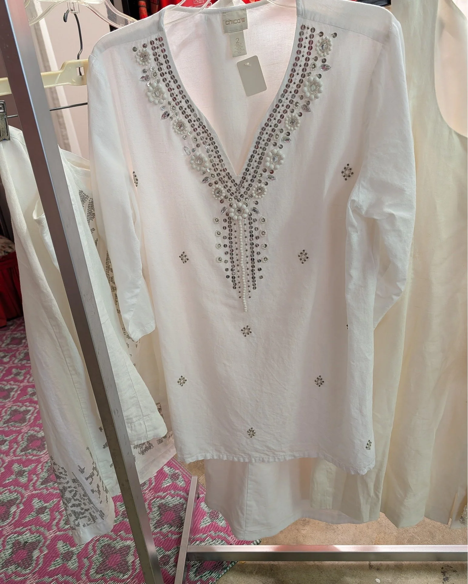 Last call for White Linen Night! We have plain Jane dresses, or maybe you'd prefer a blouse with a little bling? 💎💎 Open Saturday, 12-4pm. Or by appointment. 504-722-0027.

#whitelinennight #artwalk #blingbling #oakstreetnola 💎💎