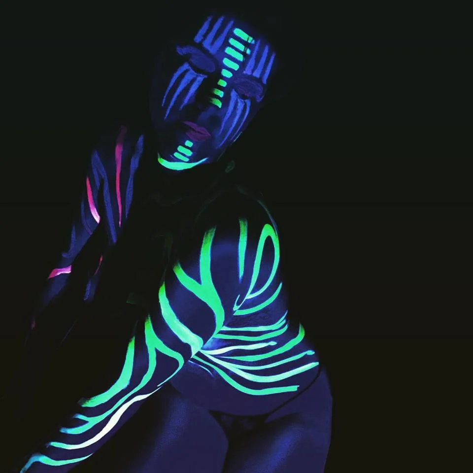 BLACK LIT3