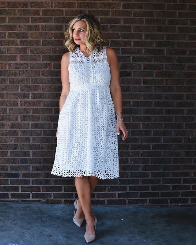 Happy Thursday!!! I am headed to Johnson City today to check out @tavieboutiquejohnsoncity !!! I can&rsquo;t wait to see the new boutique and show y&rsquo;all! .
.
@tavieboutique I having 30% off dresses thru Friday !!!!