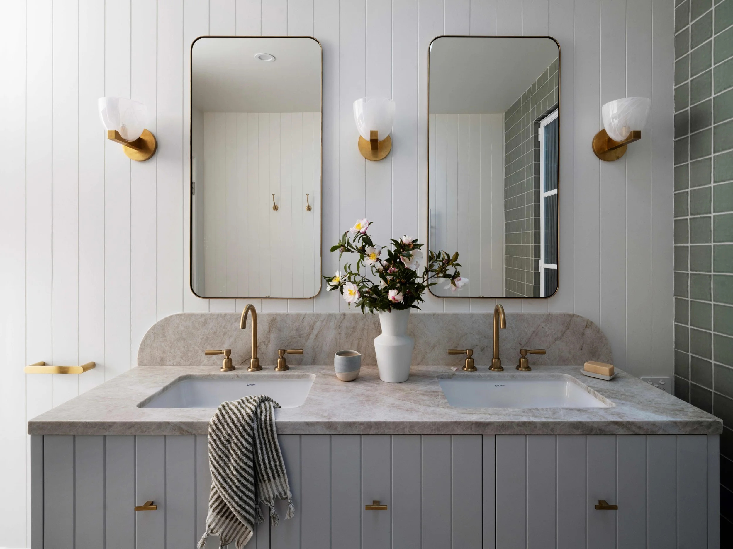Ensuite bathroom.JPG