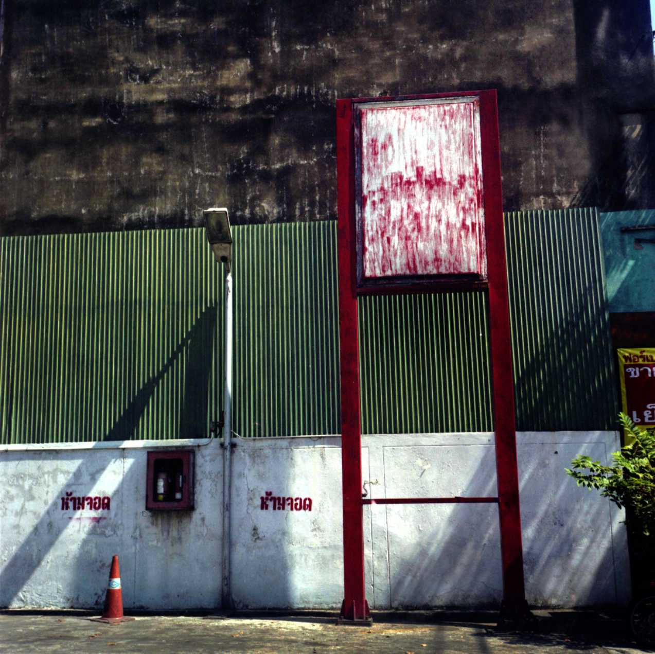  "Red Sign" Nanglinchi Rd, Bangkok. 2014. 