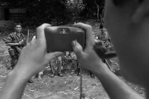 KLNA Rebel solders take a group portrait. Near Mae Sot, 2006