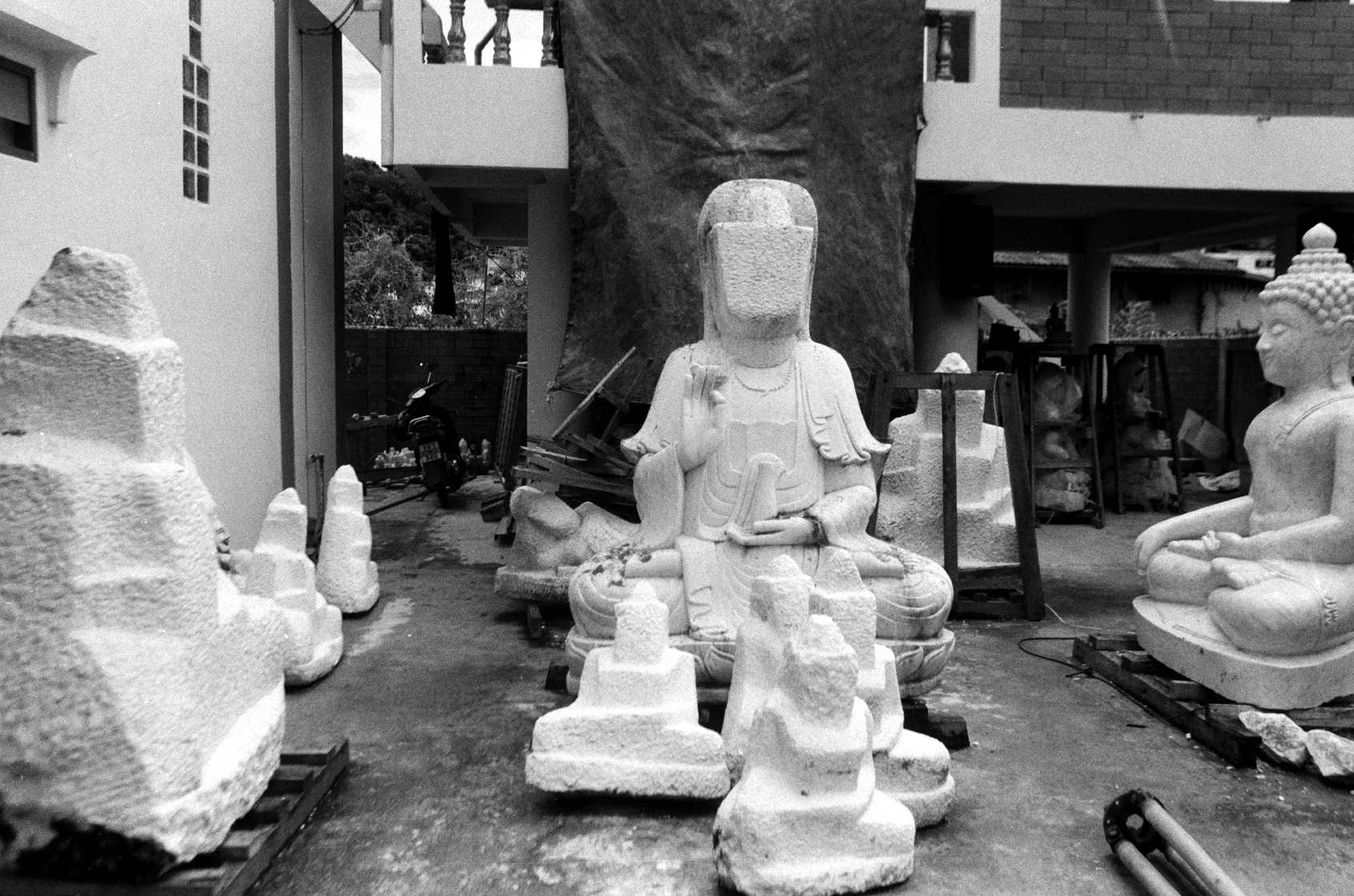  Faceless Buddha. Mae Sai. Thailand. 2001 