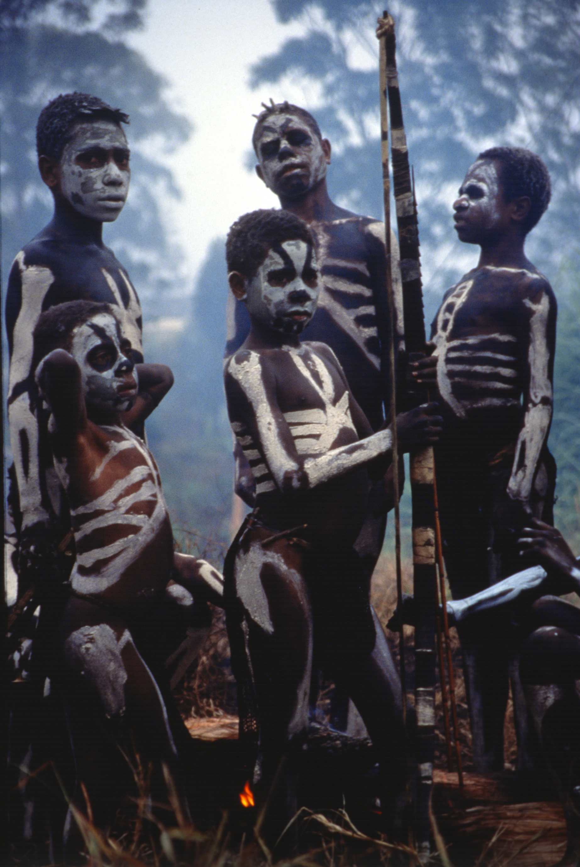  Around the campfire. Mt. Hagen, PNG 1997 