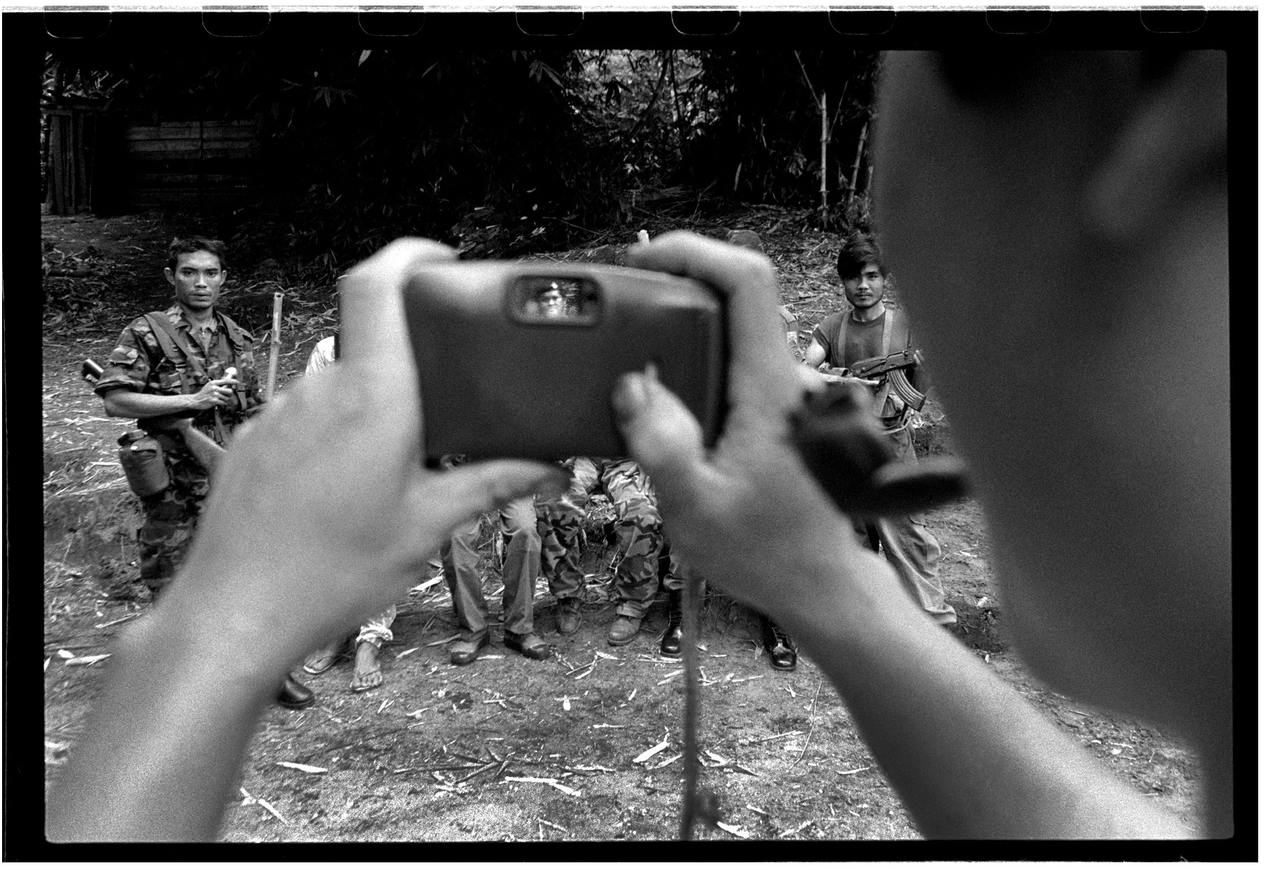  KNLA combatants do a group portrait before going on patrol in the jungle.&nbsp;Thai-Burma border,&nbsp;2005. 