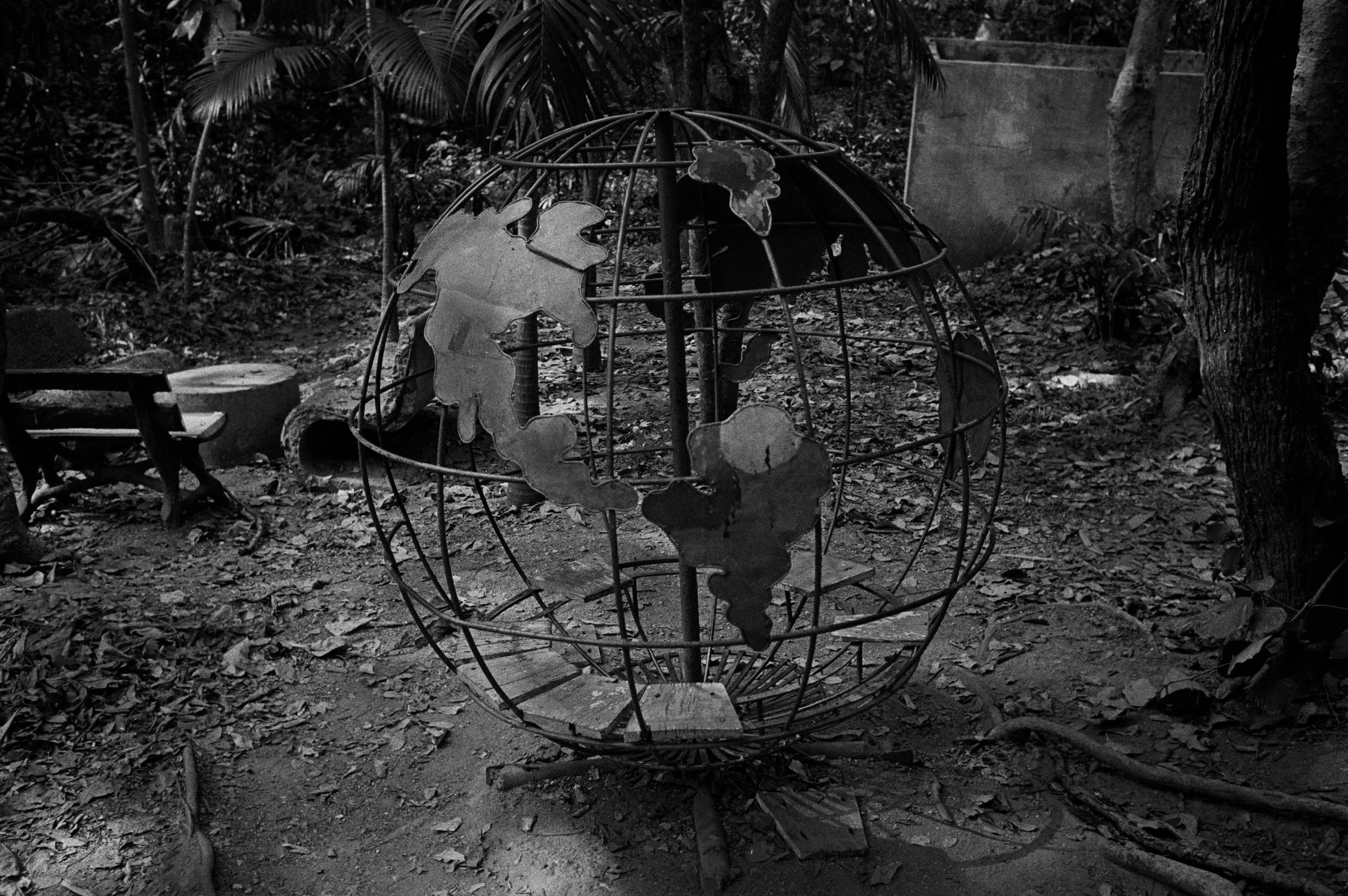  “Globe.” Chaing Mai, 2002 