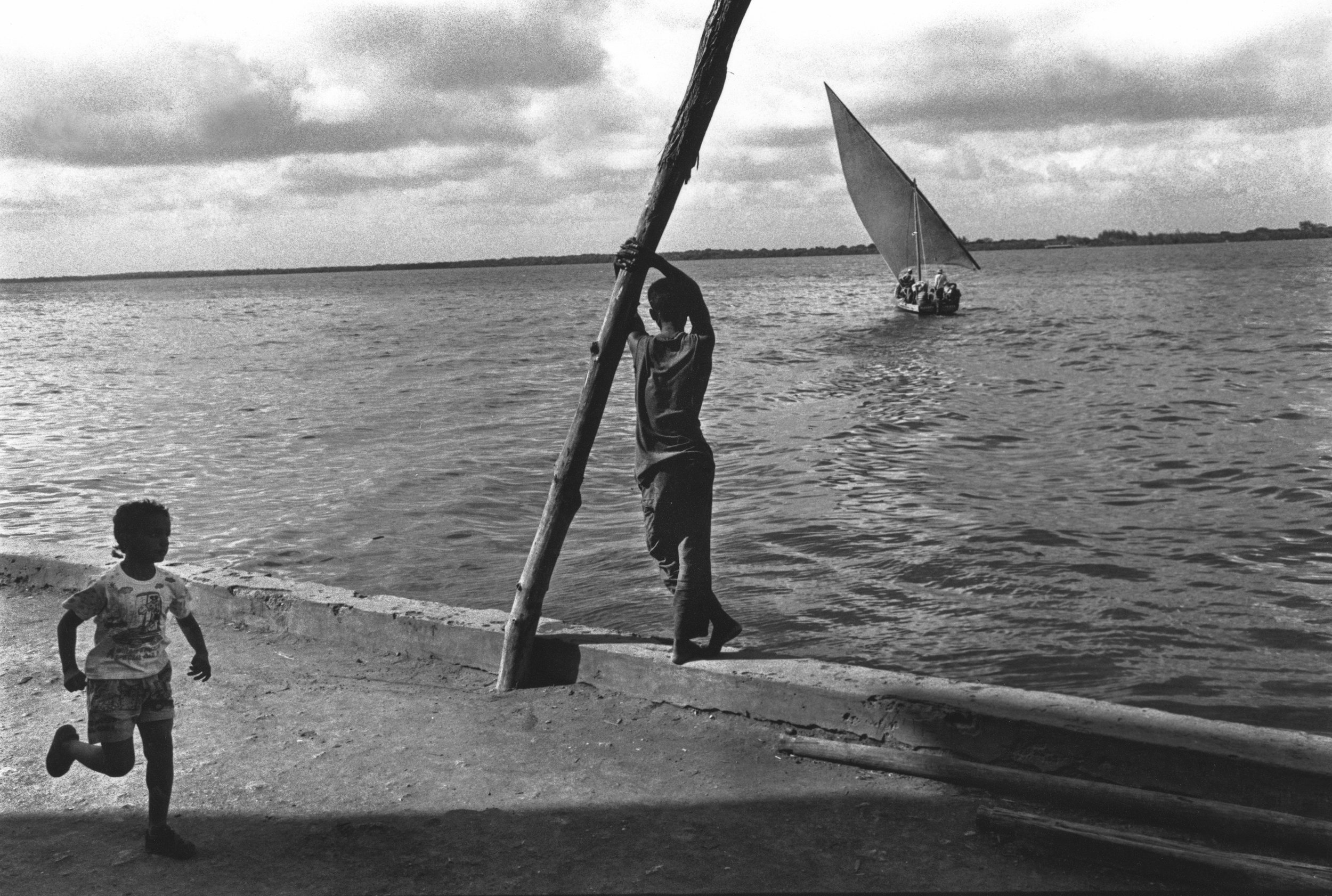  Seaward bound. Coast of Mombasa, Kenya. 1999 