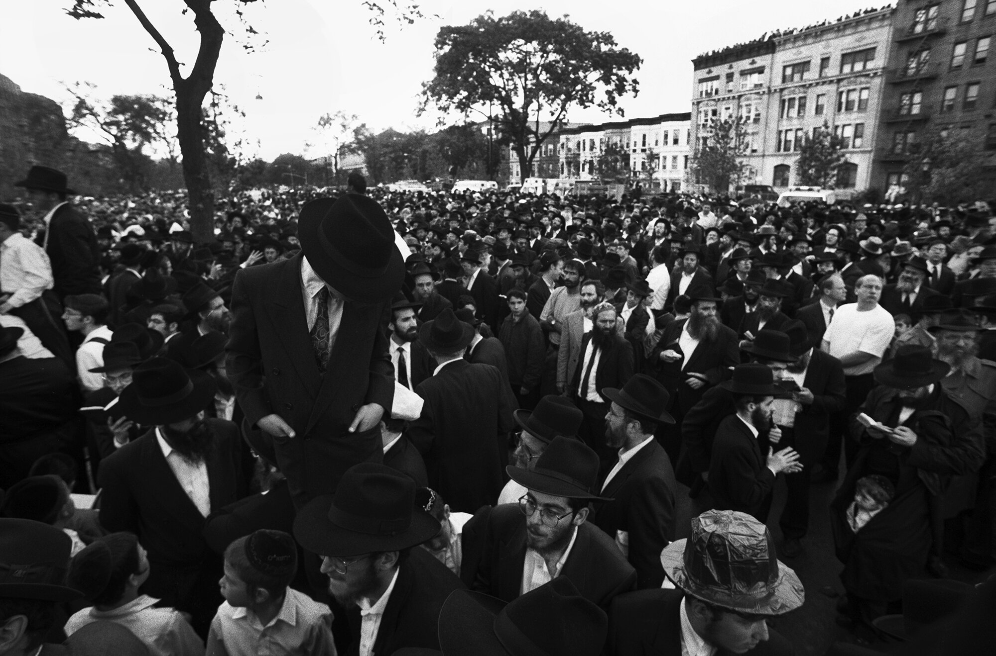  Stricken followers of Rabbi Menachem Schneerson before he was interred with simple prayers in a small cemetery in Queens. Around the world, disciples of the charismatic leader of the ultra-Orthodox Lubavitcher movement greeted his passing with tears