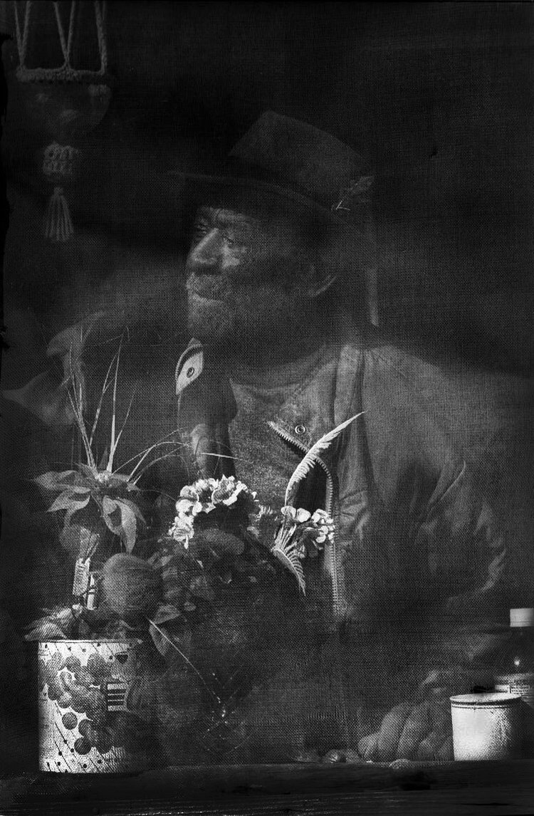  Roosevelt Harvey at 84 on the front verandah of his home in Lake Providence, Louisiana, USA. In 1994 Lake Providence was declared America’s poorest town.&nbsp; 