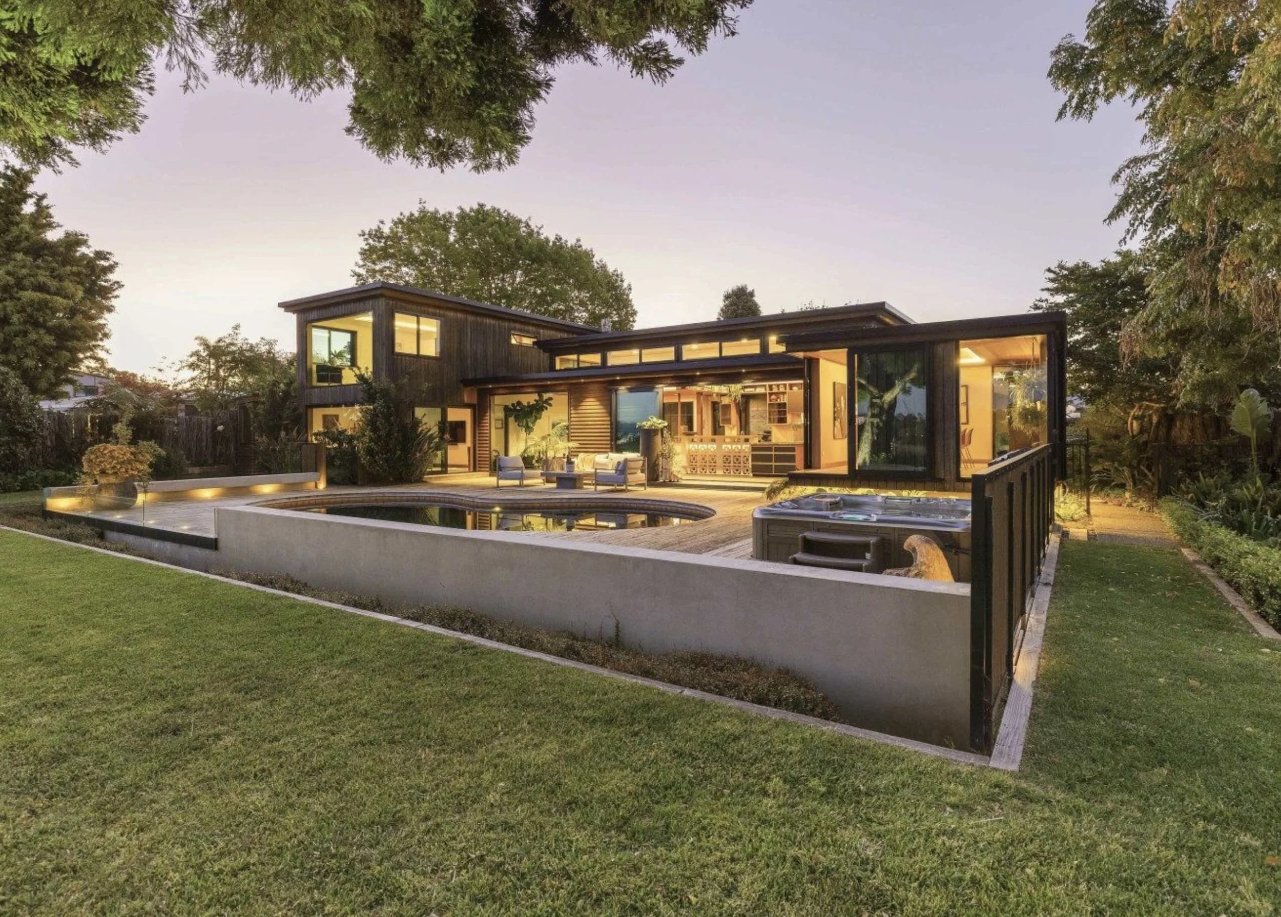 1 exterior sml.jpg