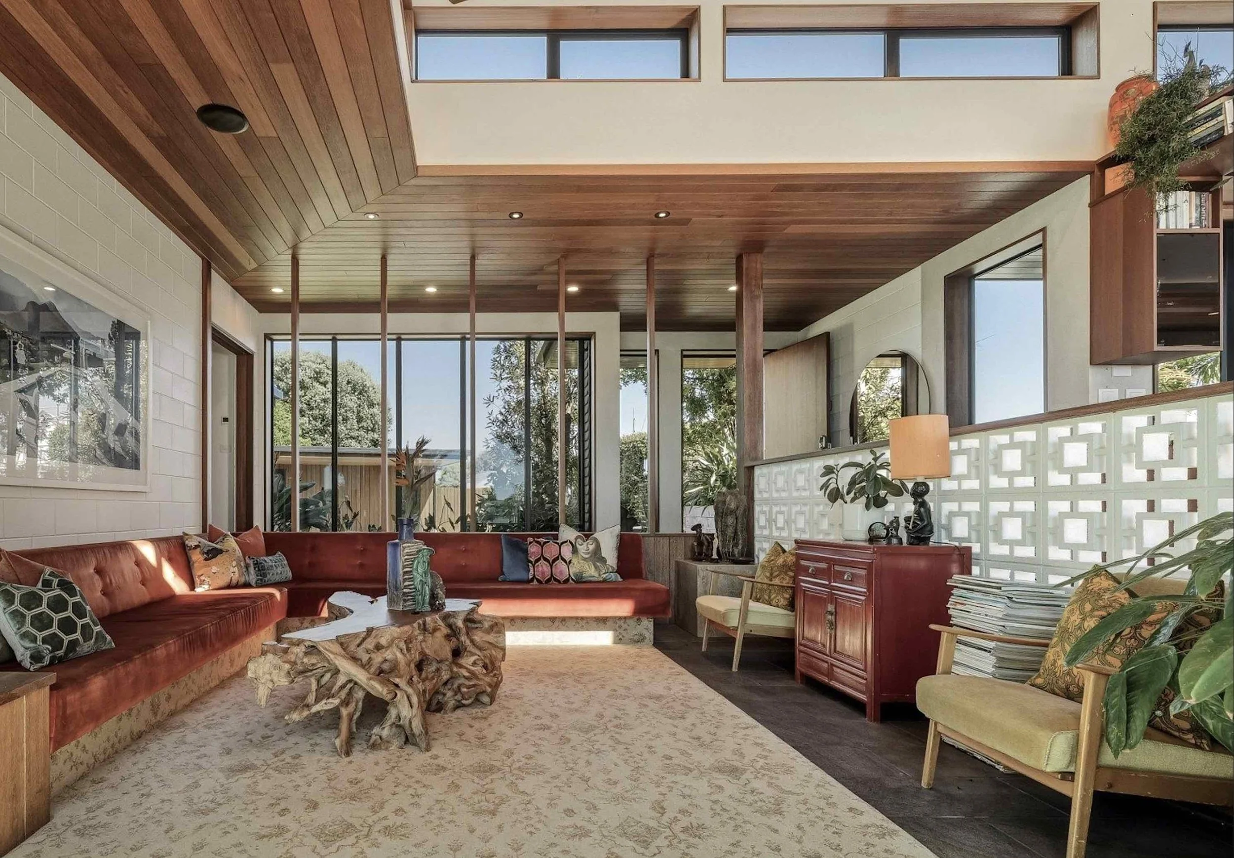 3 interior live sml.jpg