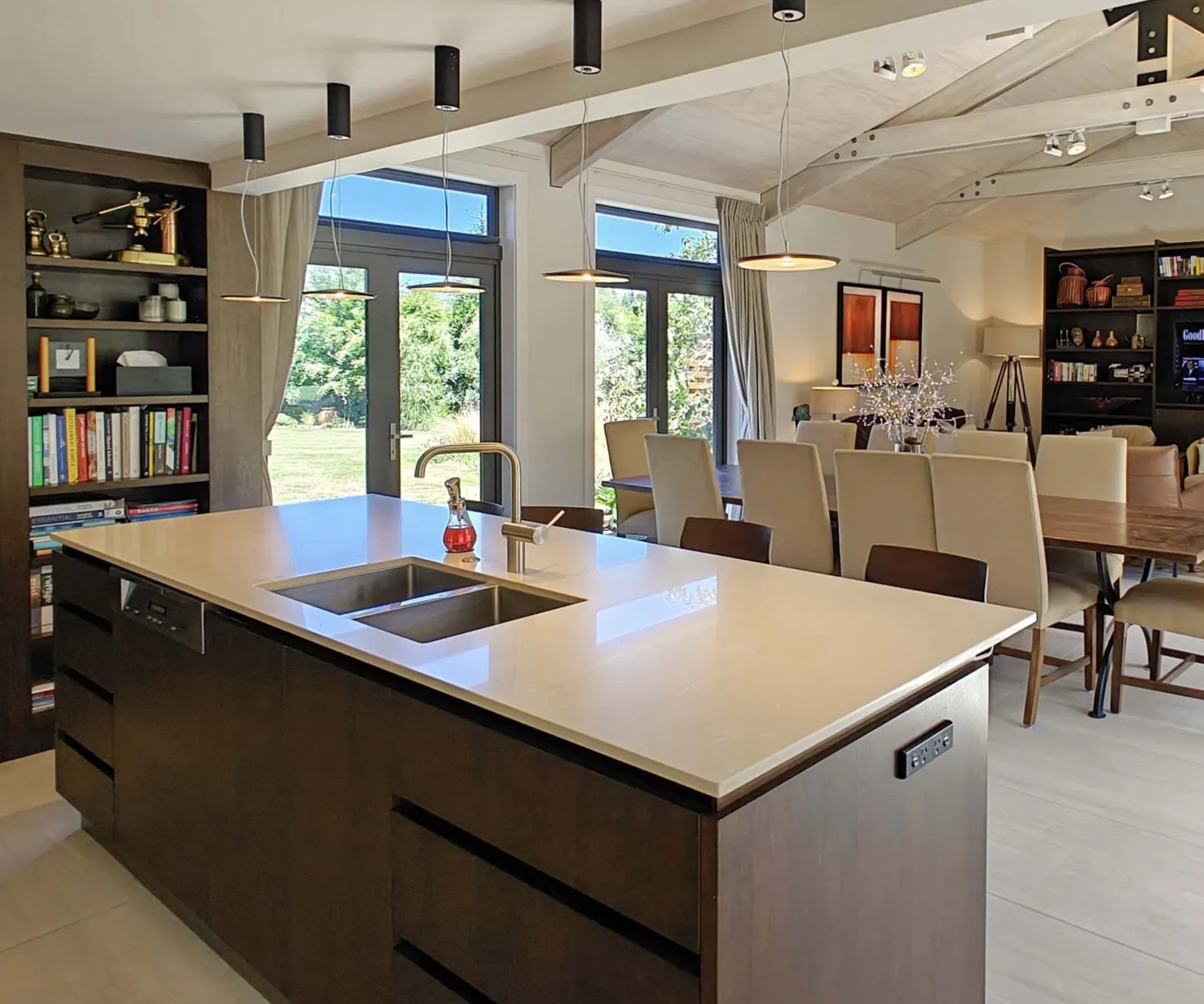 4 kitchen dine live .jpg