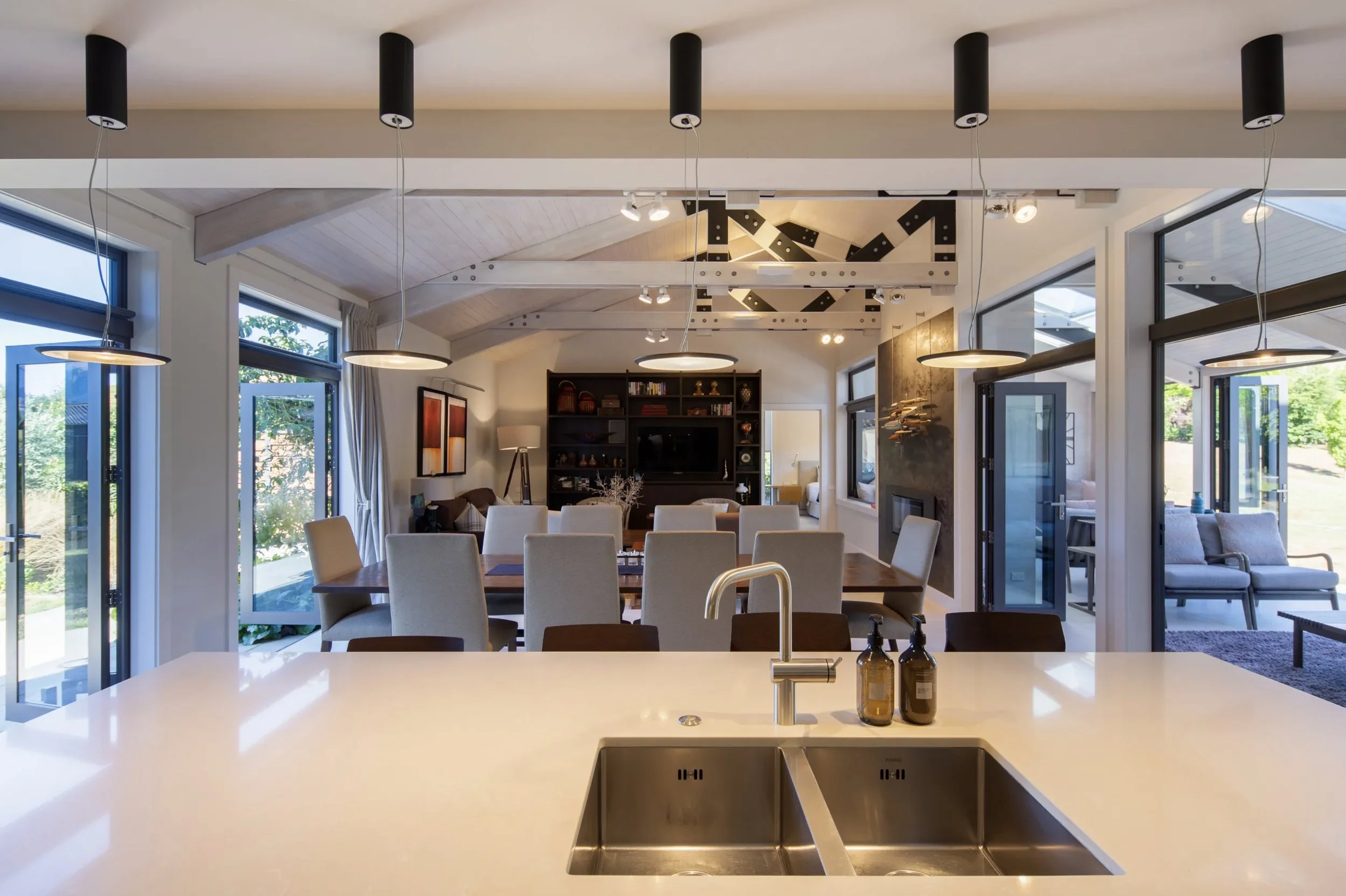 5 kitchen dining 2.jpg