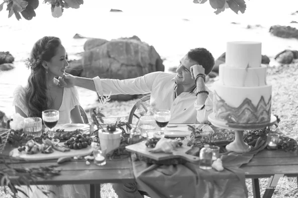 7d DIY Beach Seaside Elopement Editorial -0004603.jpg