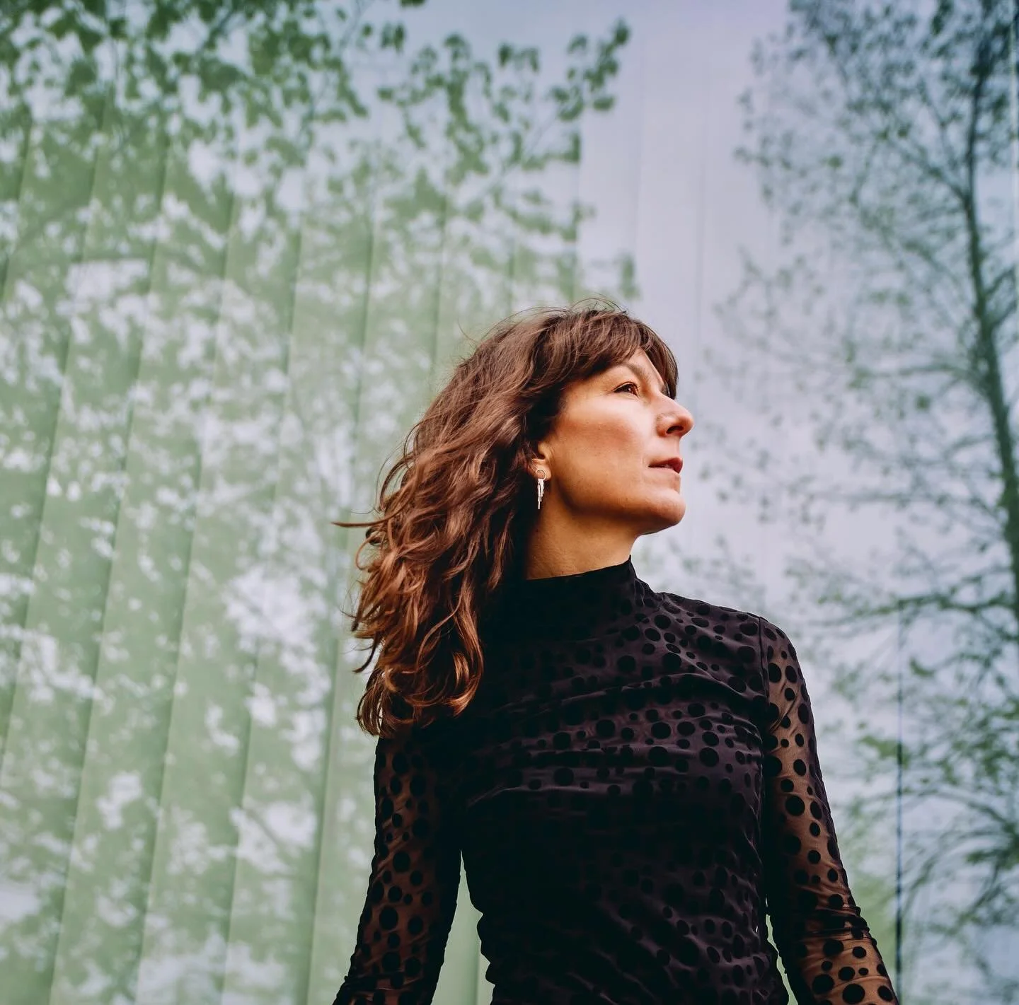 Ok autumn, I am ready for you now🍂

📸 by wonderful @estagrammi 

#autumn #portrait #pianist #singer #composer #photography #reflections #leaves