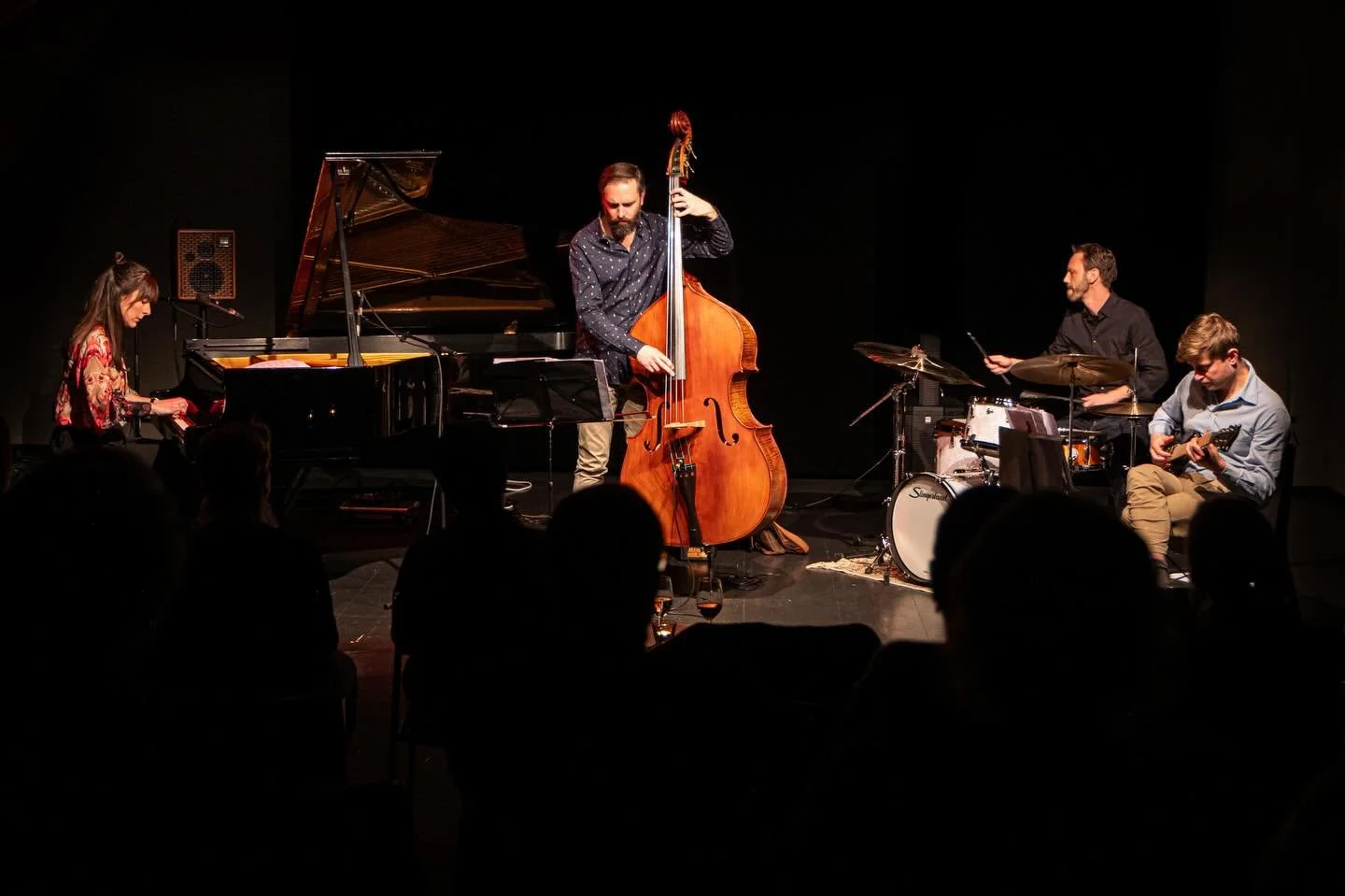 Thank you very much @kulturflaeck for having us and Simon Meyer for the great photos. What a beautiful location and audience🎶 

Lovely to witness the traditional Samichlausumzug directly before the concert, too. 

So much fun playing with these guys