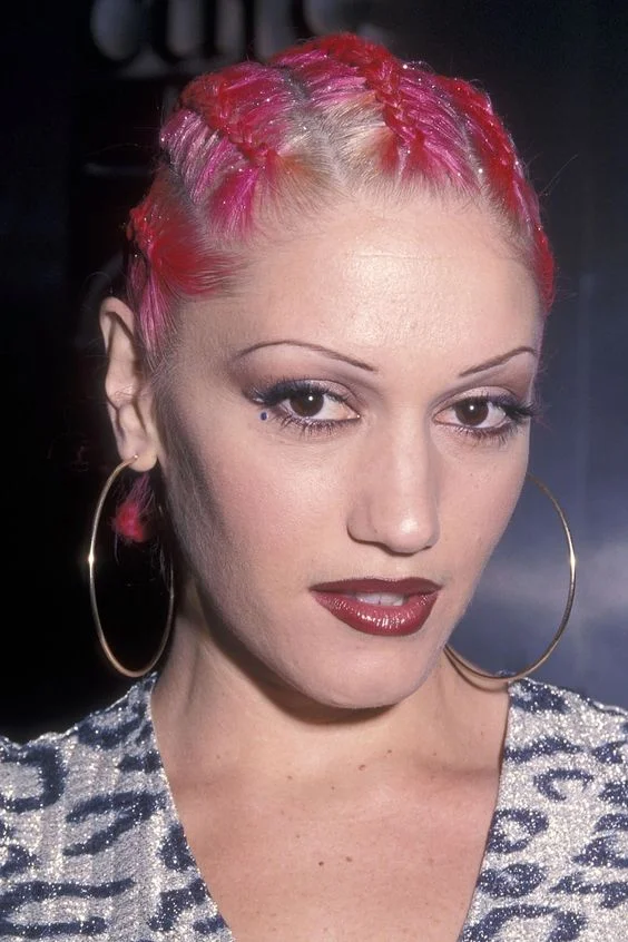 2000s Gwen Stefani - The other reason my Brown never grew back. Gee thanks Gwen.