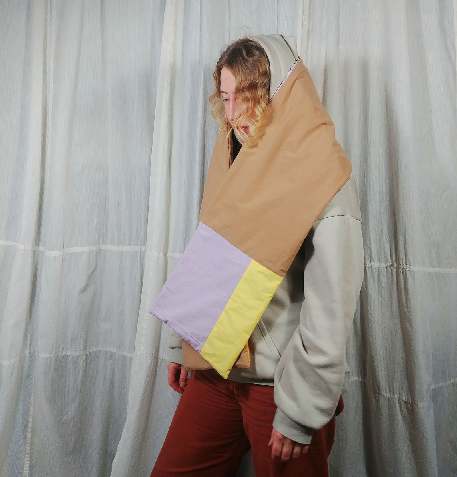 colorblock scarf b seite worn.jpg