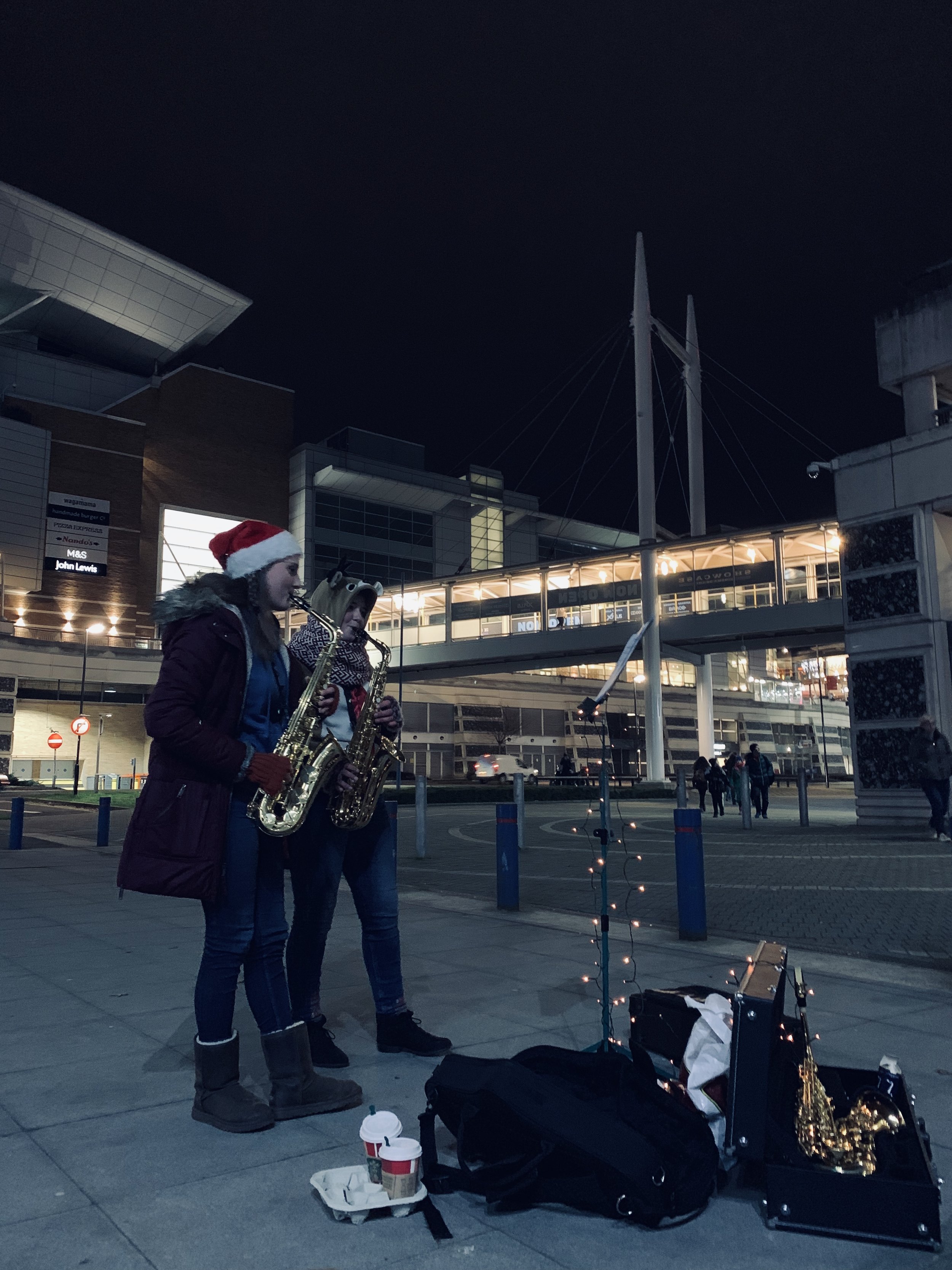 Festive feelings arrive at Westquay Retail Park thanks to two young buskers