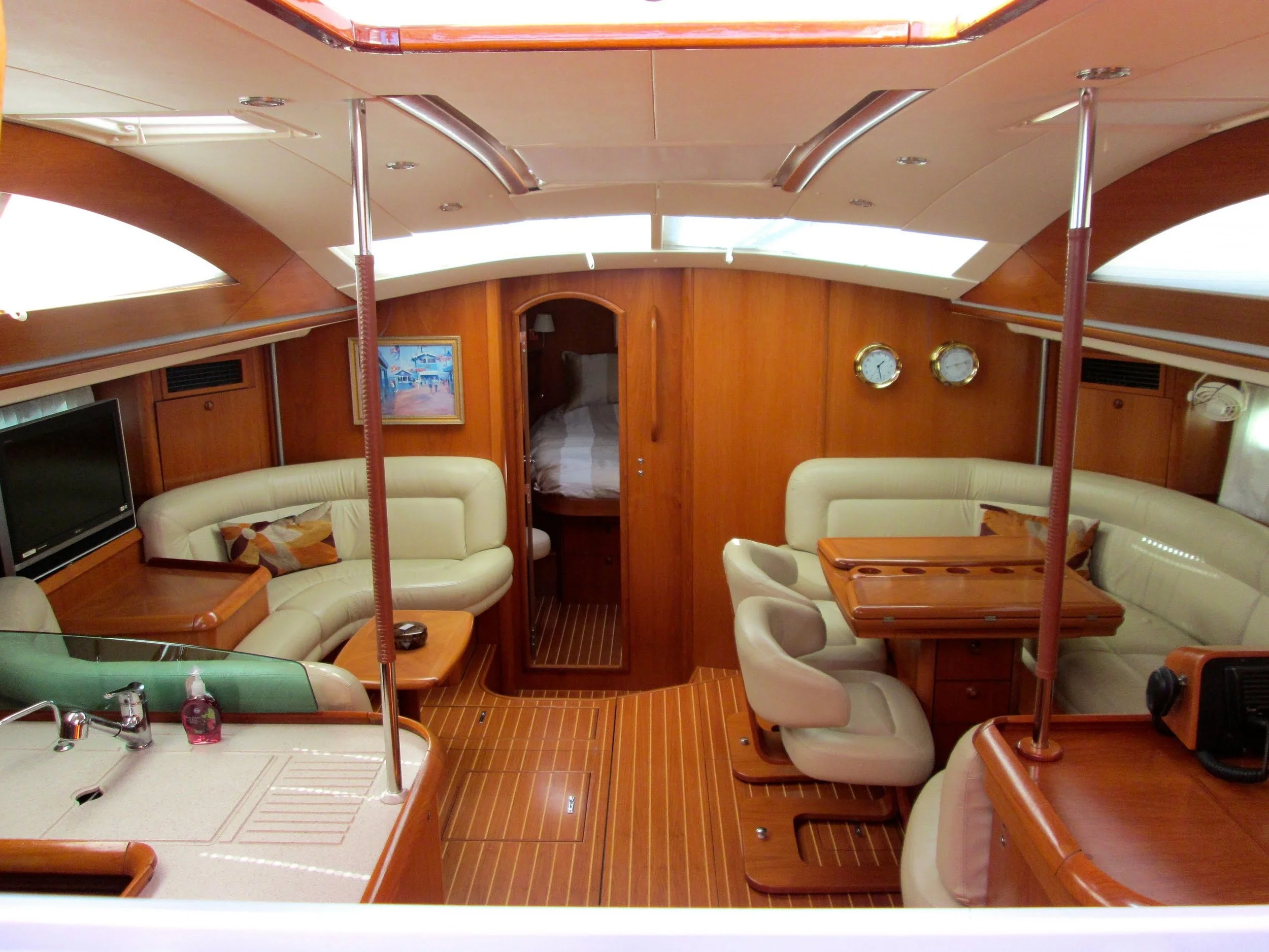 This was a nice job. A professional will find all the flaws. The client was happy and the job fit within his budget and time frame.