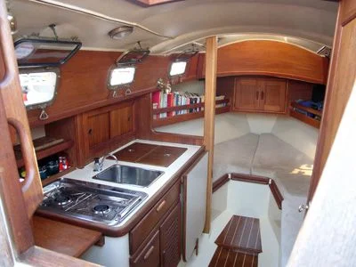 074dd407383e03bf9924446c503daa87--sailboat-interior-yacht-interior.jpg
