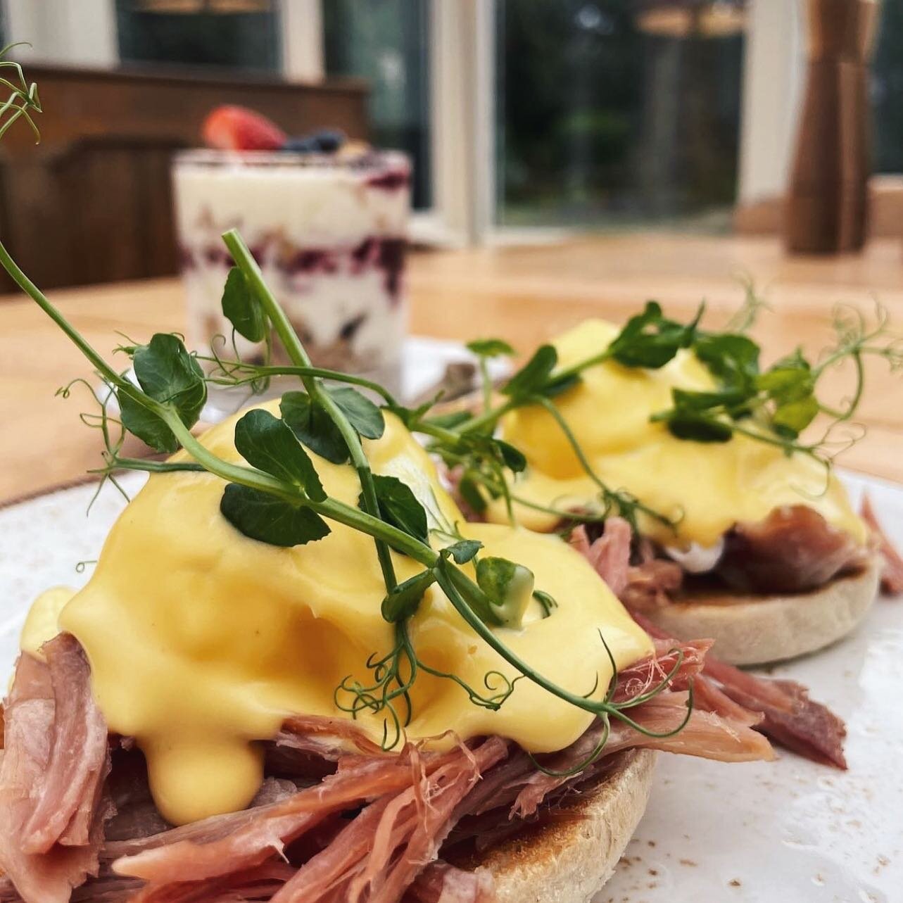 ʙʀᴇᴀᴋғᴀsᴛ ɪs sᴇʀᴠᴇᴅ. 

We are open all bank holiday weekend serving up lots of your favourites. Including our delicious Eggs Benedict&hellip; yum! 🍳🍳
.
.
.
.
.
#wyresdale #wyresdalepark #applestore #applestorecafe #cafe #breakfast #brunch #yum #del