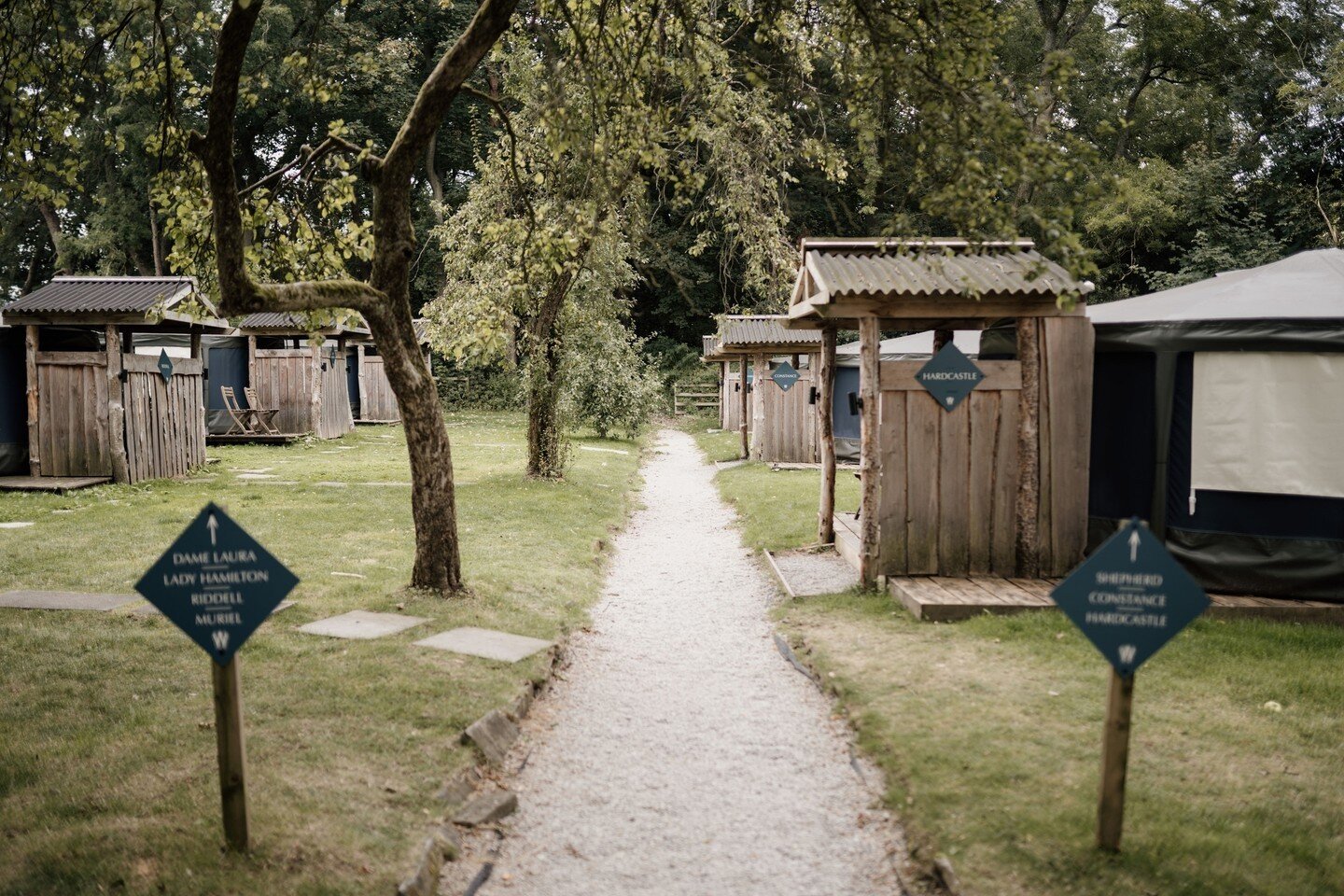 ғᴇsᴛɪᴠᴀʟ-sᴛʏʟᴇ ғᴜɴ. ⁠
⁠
Our Orchard Glampsite adds festival-fun vibes to your wedding. Allowing your guests the chance to embrace their beautiful surroundings, rest their heads just a stone's throw from our wedding venue and enjoy our beautifully rus