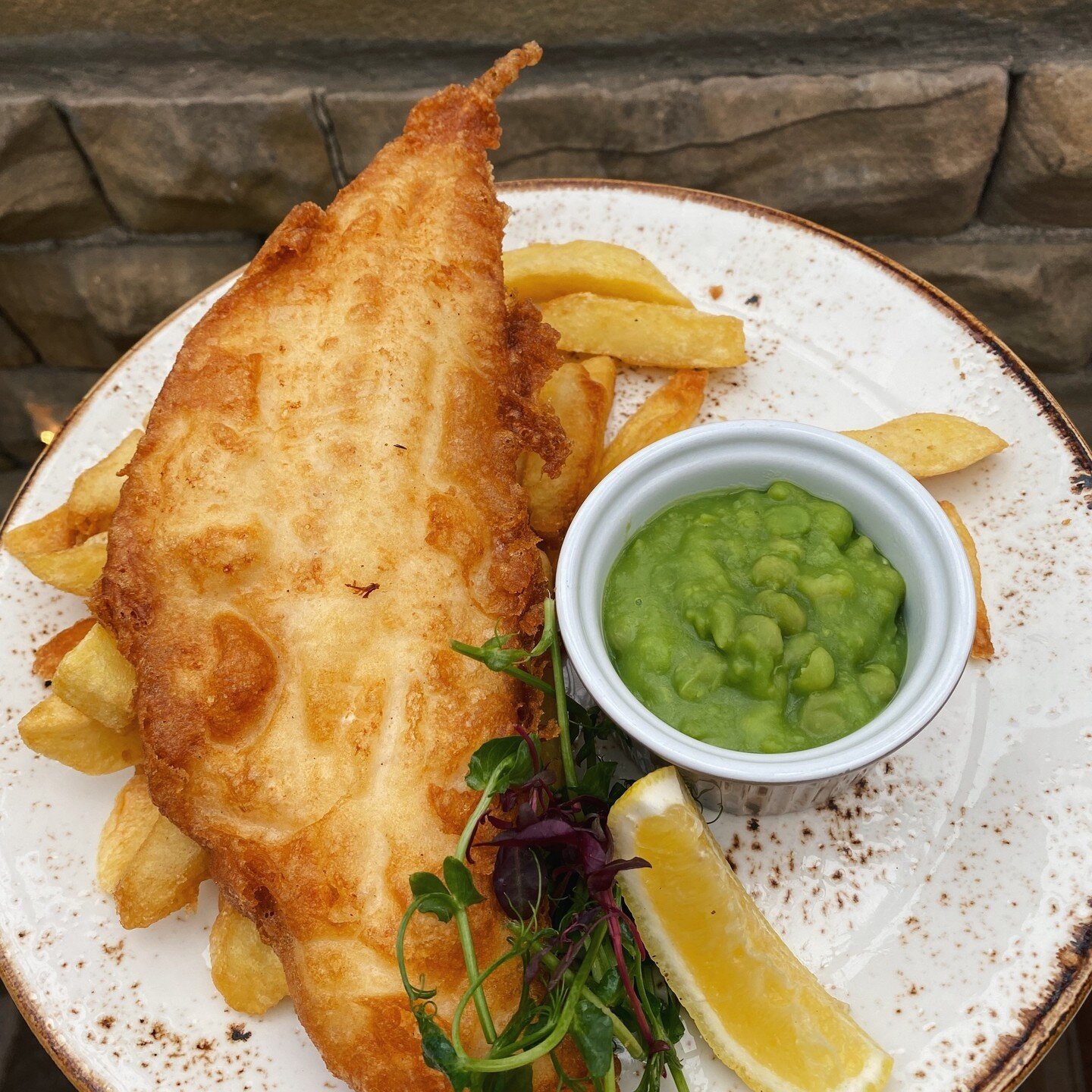 ғɪsʜ &amp; ᴄʜɪᴘ ғʀɪᴅᴀʏs. ⁠
⁠
Nothing beats a hearty portion of fish &amp; chips - especially on a Friday! ⁠
⁠
Join us at The Applestore Cafe for one of our home-cooked classics. ⁠
.⁠
.⁠
.⁠
.⁠
.⁠
⁠
#wyresdale #wyresdalepark #cafe #applestore #applesto