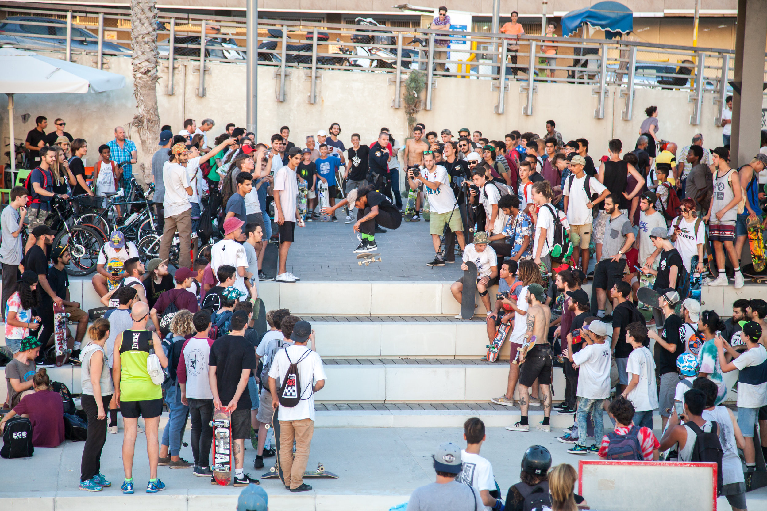 Erwin Jadraque - front side popshuvit "Go skateboarding day", Tel Aviv beach