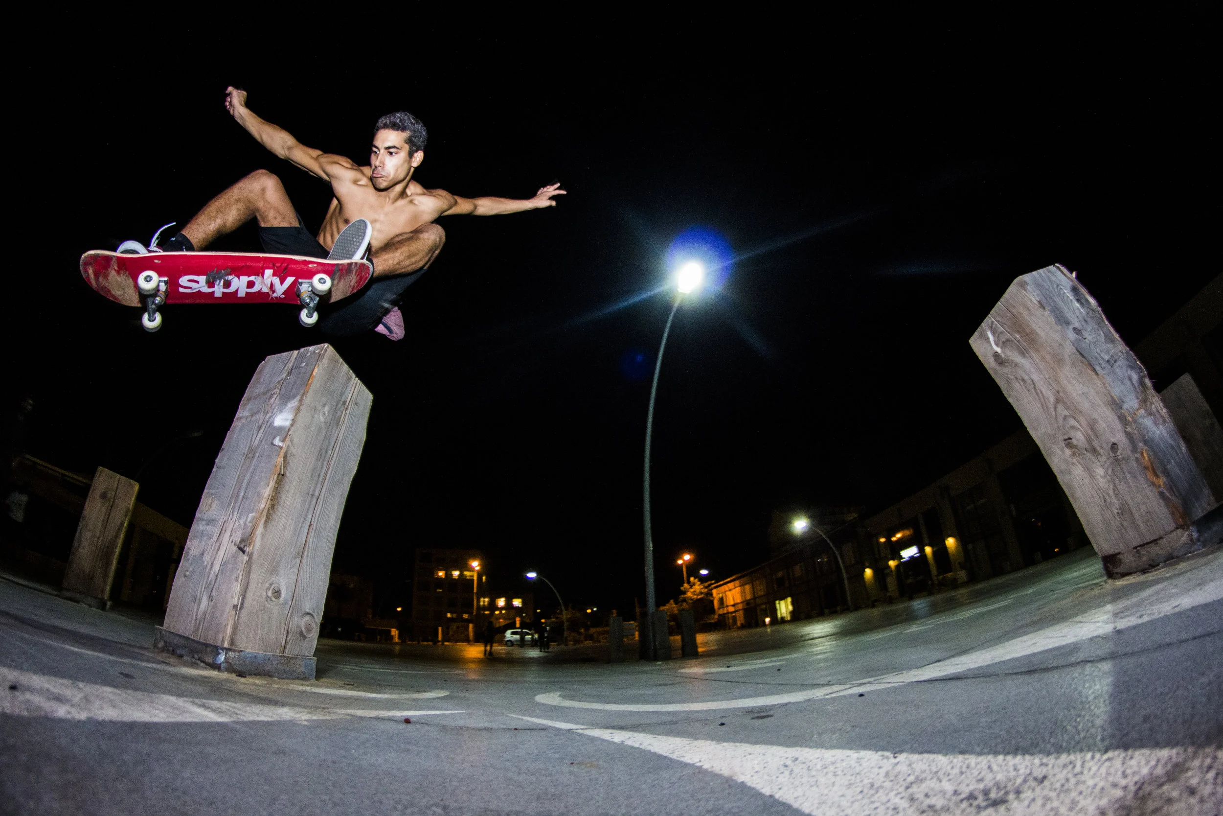 Tal "elja" Mizrachi - ollie over pillar