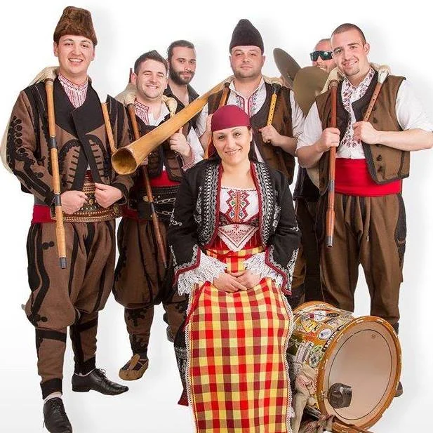 "Тъпани и Гайди"