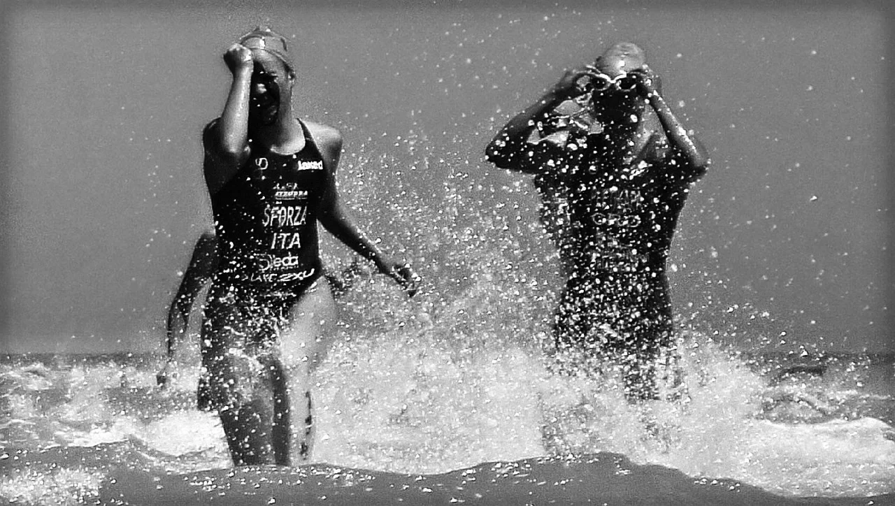 swimmers-984740_1280.jpg