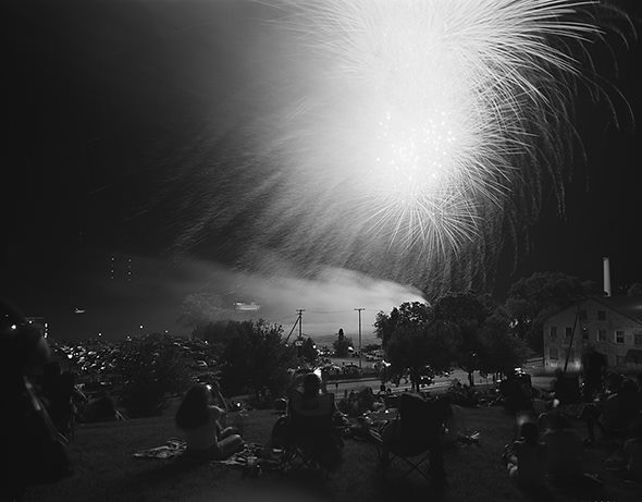 Vincent Cianni, “Fourth of July fireworks, Water Street, Newburgh, New York” (2016)