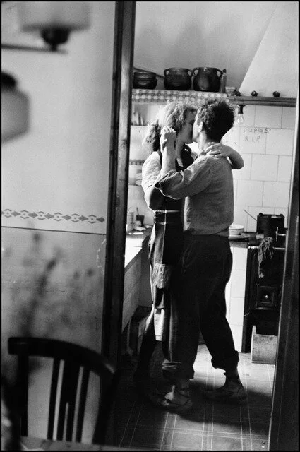 Elliott Erwitt, “Valencia, Spain” (1952) - Less widely known is that this is a photo of Robert Frank and his wife.