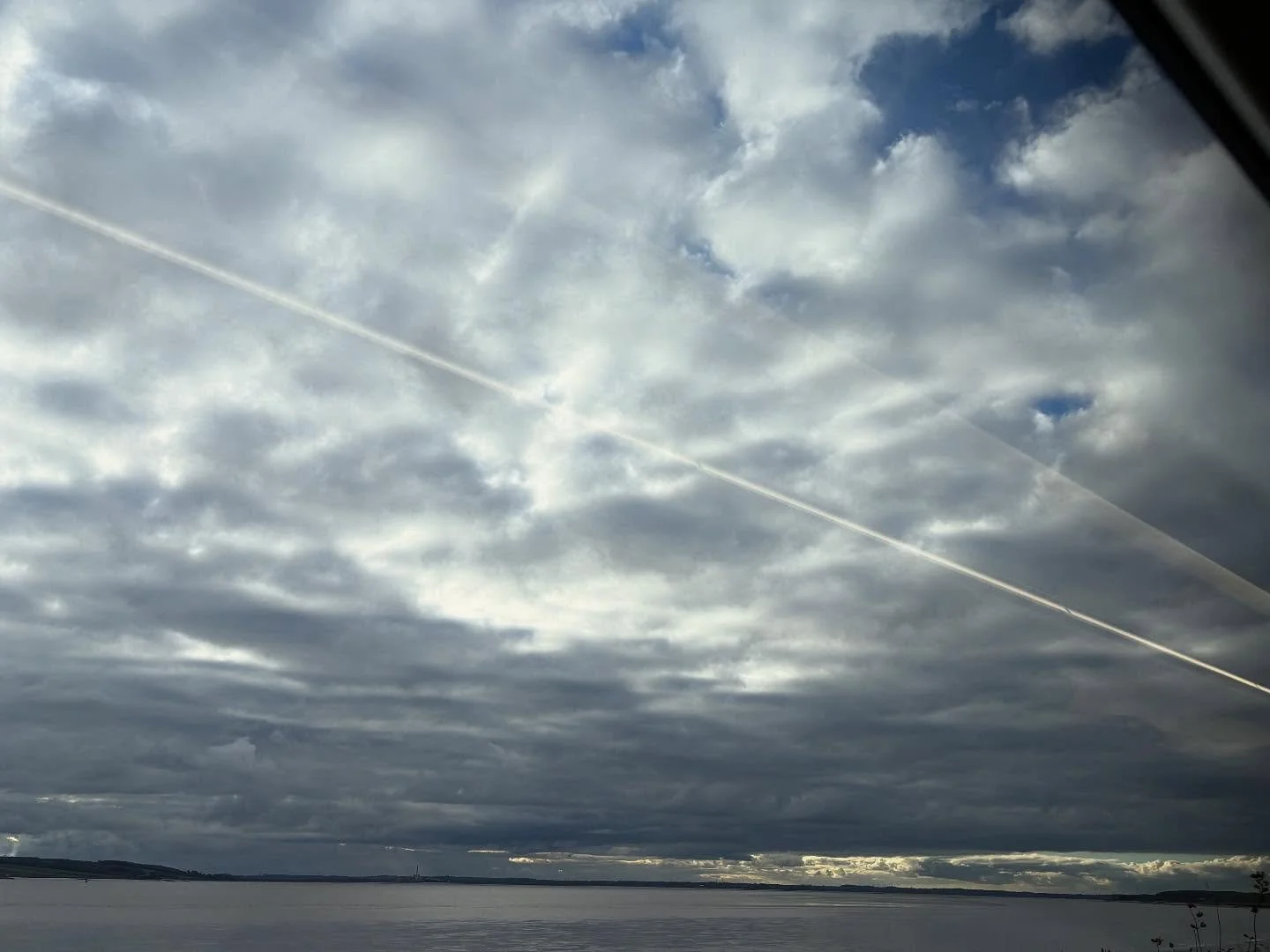 A couple of photos from my train journey yesterday - I love a good sky! ⛅️
.
.
.
.
.
.
.
#skyscape #trainphotography #cloudpatterns #trainjourney #hulltrains #skyphotos #attentiveart #sophiehannahwalker